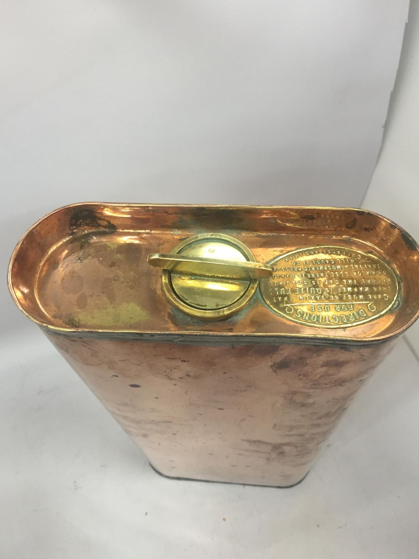 A EARLY TO MID 20TH CENTURY COPPPER CAR FOOT WARMER WITH BRASS TOP AND INSTRUCTION PLAQUE - Image 3 of 5