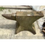 A VINTAGE CAST IRON BLACKSMITHS ANVIL (H:27CM L:63CM)