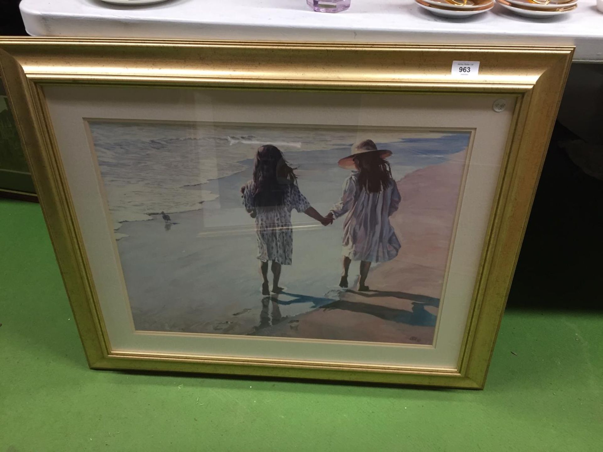 A LARGE GILT FRAMED PRINT OF CHILDREN ON A BEACH 86CM X 70.5CM PLUS A WOODLAND PRINT - Image 4 of 6