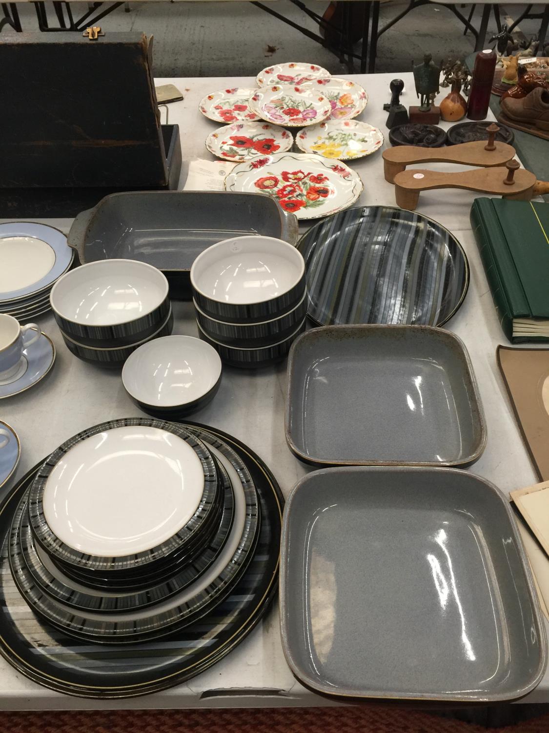 A LARGE QUANTITY OF DENBY 'JET STRIPES' DINNER WARE TO INCLUDE VARIOUS SIZES OF PLATES, BOWLS,