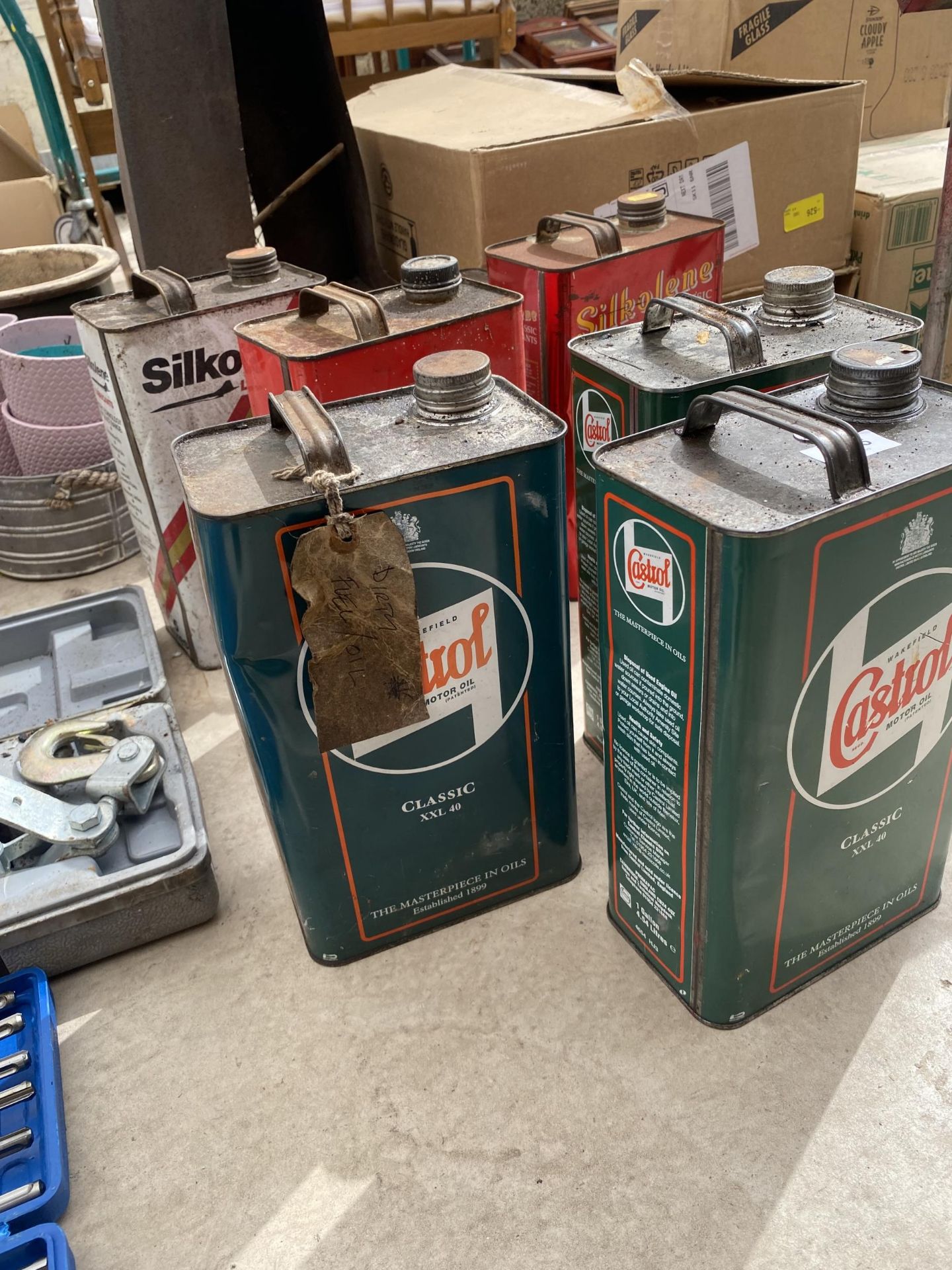 A GROUP OF TINNED ITEMS, CASTROL, MOTOR OIL, WOOD PRESERVER ETC - Image 4 of 4