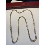 A 9 CARAT GOLD FLAT LINK NECKLACE LENGTH 75 CM GROSS WEIGHT 30.79 GRAMS WITH A PRESENTATION BOX