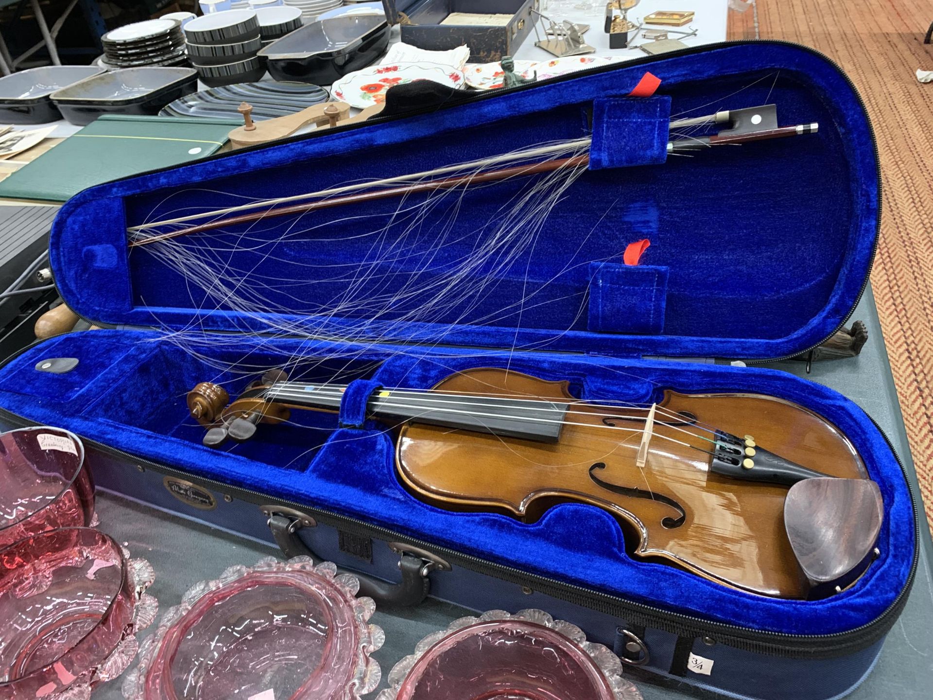 A CASED ALAN GREGORY VIOLIN WITH BOW 3/4 SIZE - Image 5 of 5