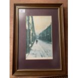 * HAROLD RILEY (BRITISH 1934-2023) - A LIMITED EDITION 24/25 PRINT OF A STREET SCENE, SIGNED AND