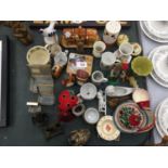 A MIXED LOT TO INCLUDE A CARLTON WARE 'FACE' PEPPER POT, SMALL CUPS AND MUGS, METAL FIGURES, A