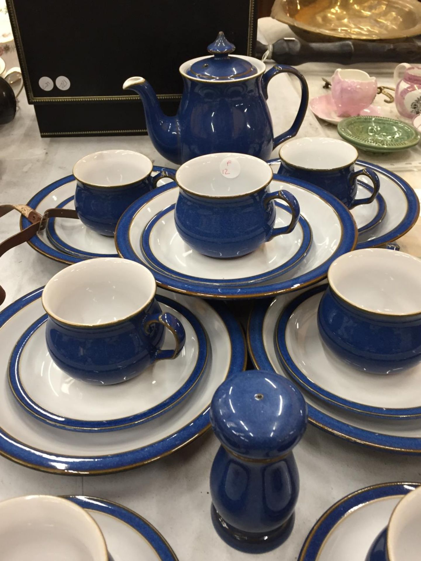 A BLUE DENBY TEASET TO INCLUDE A TEAPOT, BOWLS, CUPS, SAUCERS, ETC - 25 PIECES IN TOTAL - Image 4 of 4