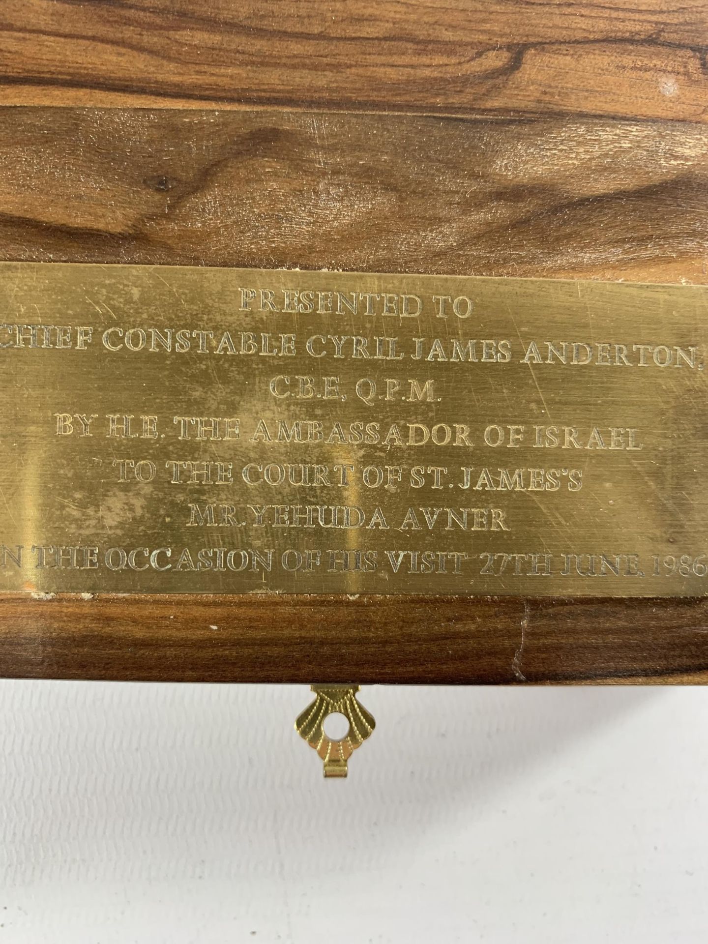 * A CASED PRESENTATION BRONZE MEDAL OF JERUSALEM WITH PLAQUE STATING 'PRESENTED TO CHIEF CONSTABLE - Image 4 of 6