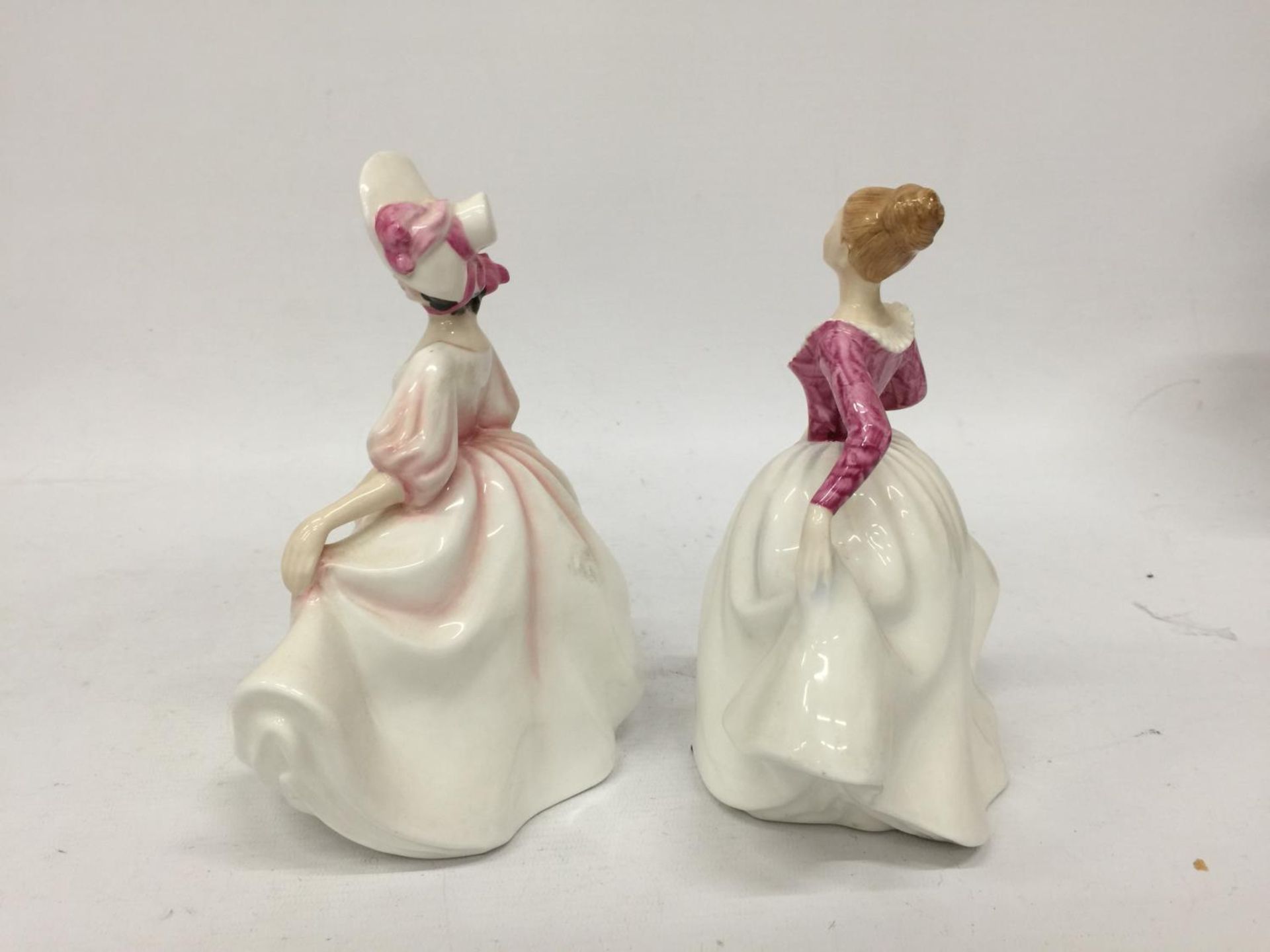 TWO ROYAL DOULTON LADIES - "LISA" AND "SUNDAY BEST" - 20CM AND 19.5 CM - Image 4 of 5