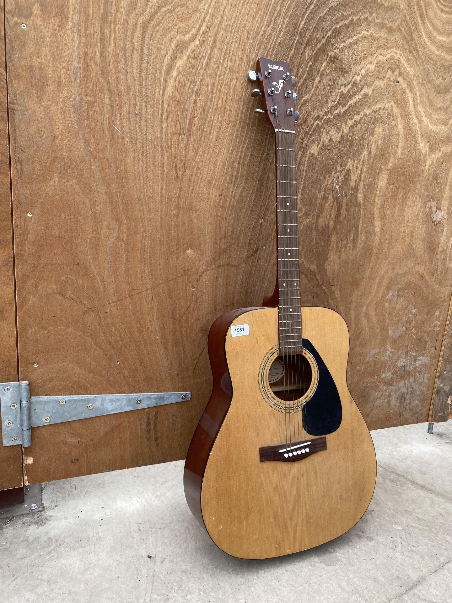 A YAMAHA F-310 ACOUSTIC GUITAR - Image 4 of 4