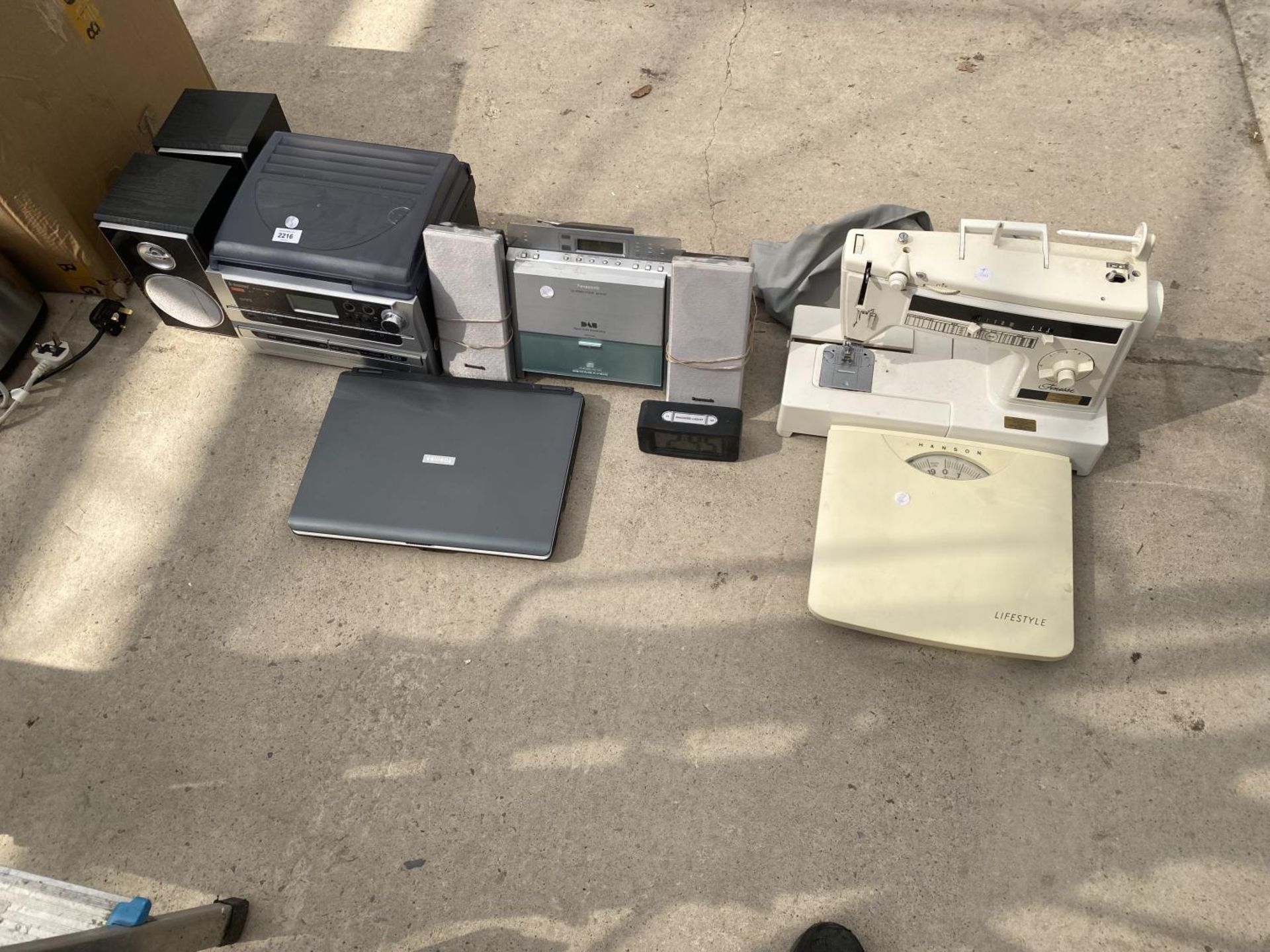 AN ASSORTMENT OF ITEMS TO INCLUDE A TOSHIBA LAPTOP, SEWING MACHINE AND STEREO SYSTEMS ETC