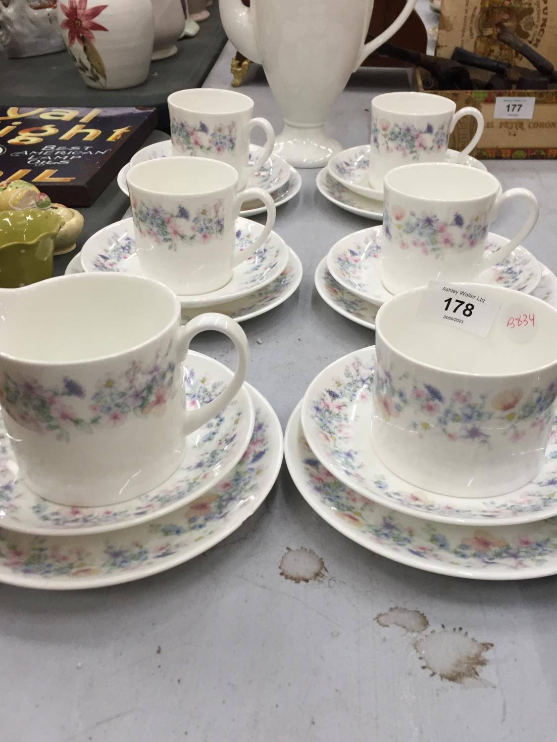 A WEDGWOOD 'ANGELA' COFFEE SET TO INCLUDE CUPS, SAUCERS, SIDE PLATES, A SUGAR BOWL, CREAM JUG PLUS A - Image 2 of 4