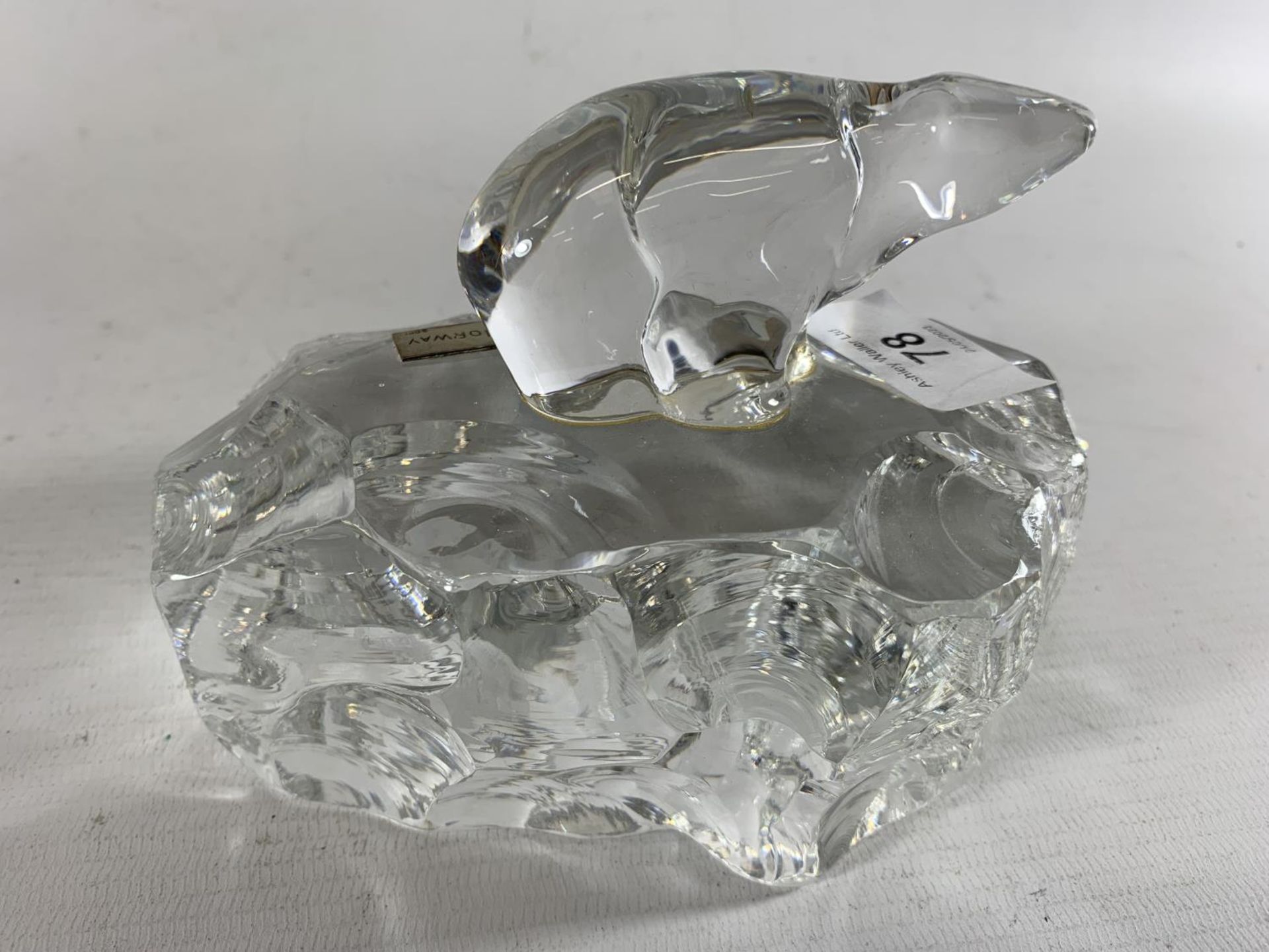 * A GLASS SCULPTURE OF A POLAR BEAR ON ICE, PRESENTED BY BERGEN POLICE NORWAY, 1977 - Image 3 of 3