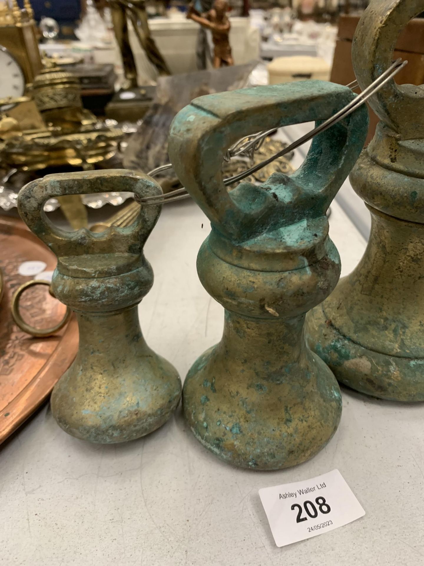 A SET OF THREE VINTAGE BRASS WEIGHTS - Image 2 of 3