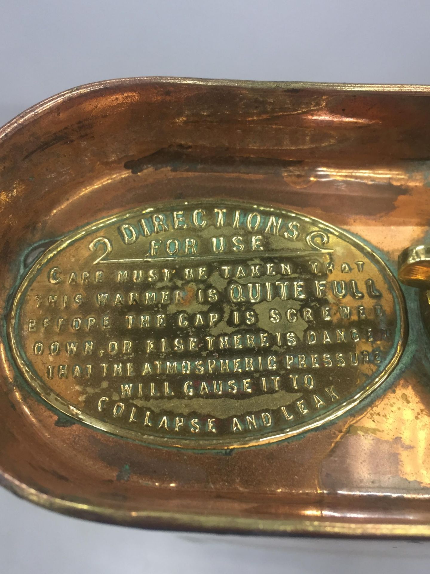 A EARLY TO MID 20TH CENTURY COPPPER CAR FOOT WARMER WITH BRASS TOP AND INSTRUCTION PLAQUE - Image 5 of 5