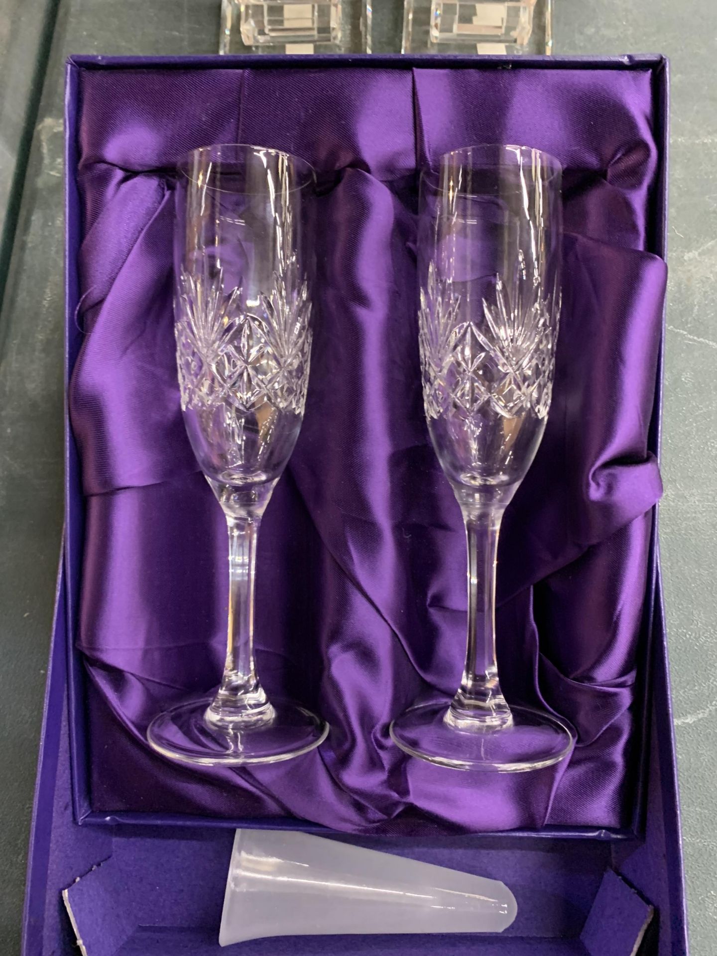 A PAIR OF BOXED EDINBURGH CRYSTAL CHAMPAGNE FLUTES PLUS A PAIR OF GALWAY CRYSTAL CANDLESTICKS - Image 2 of 3