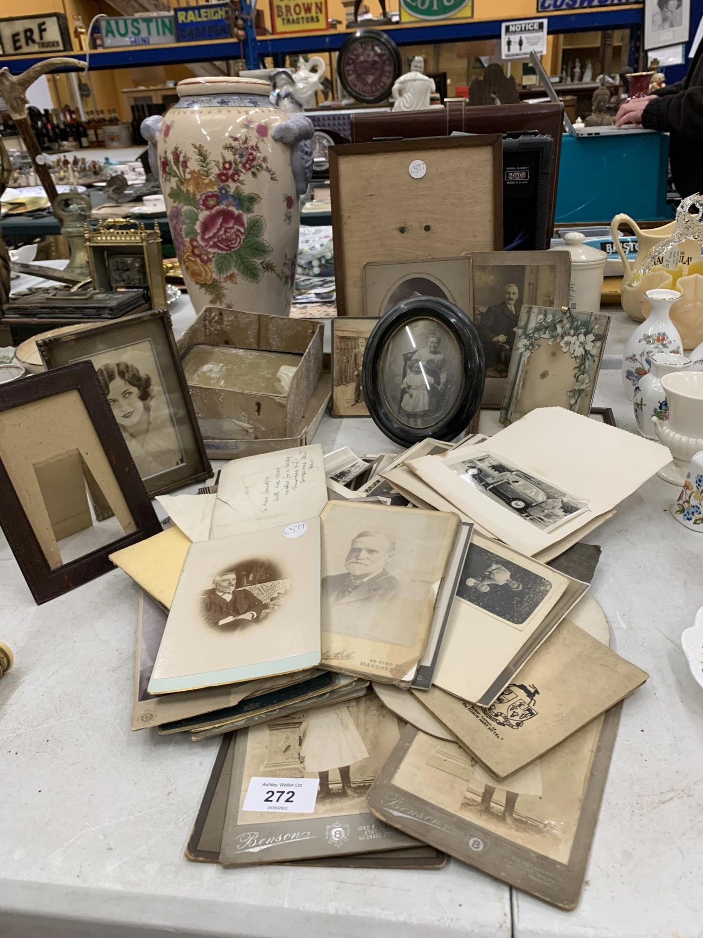 A MIXED GROUP OF VINTAGE EPHEMERA, PICTURES, EBONY OVAL FRAME ETC