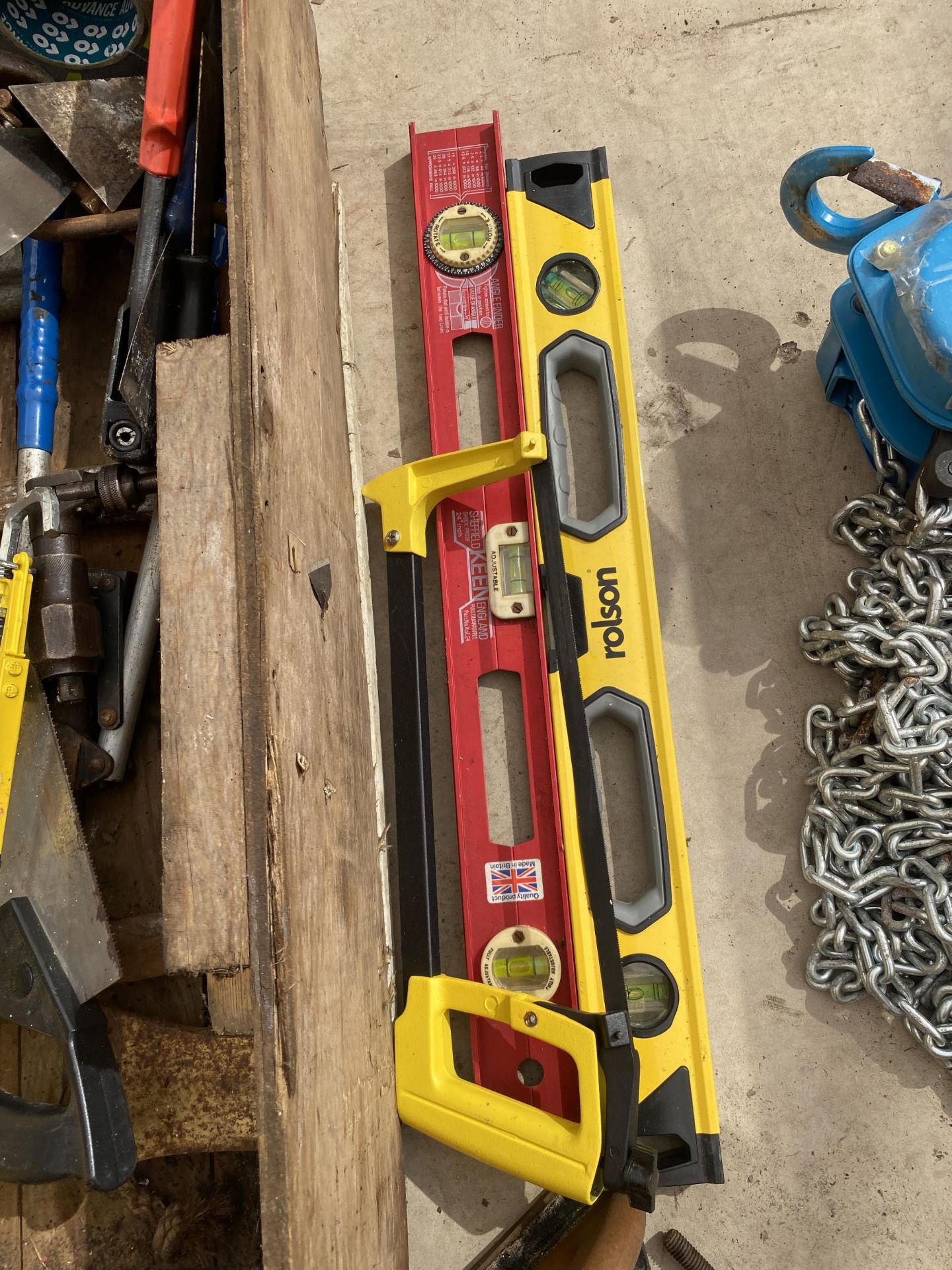 A GROUP OF VINTAGE TOOLS, WOOD PLANE, SPIRIT LEVELS ETC - Image 3 of 5