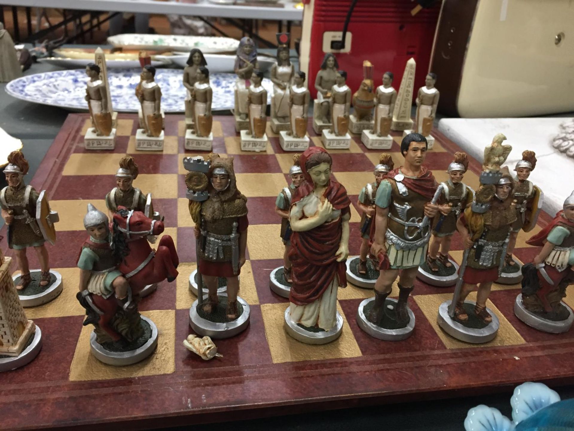 A HEAVY VINTAGE CHESS BOARD COMPLETE WITH ROMANS AND EGYPTIANS CHESS PIECES - Image 3 of 4