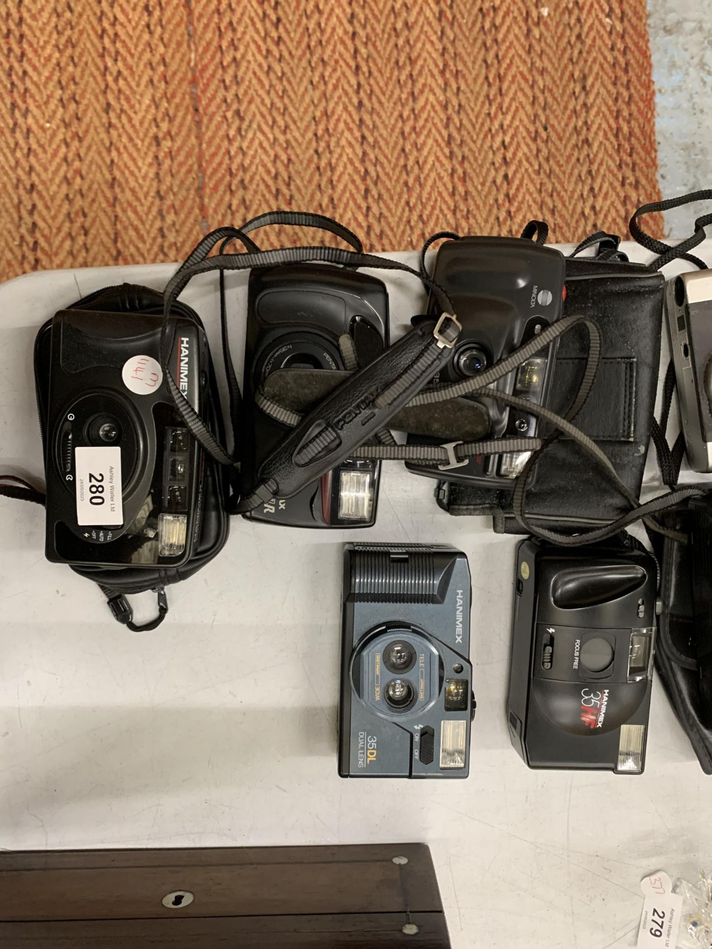 A COLLECTION OF CAMERAS, CANON, HANIMEX ETC - Image 3 of 4