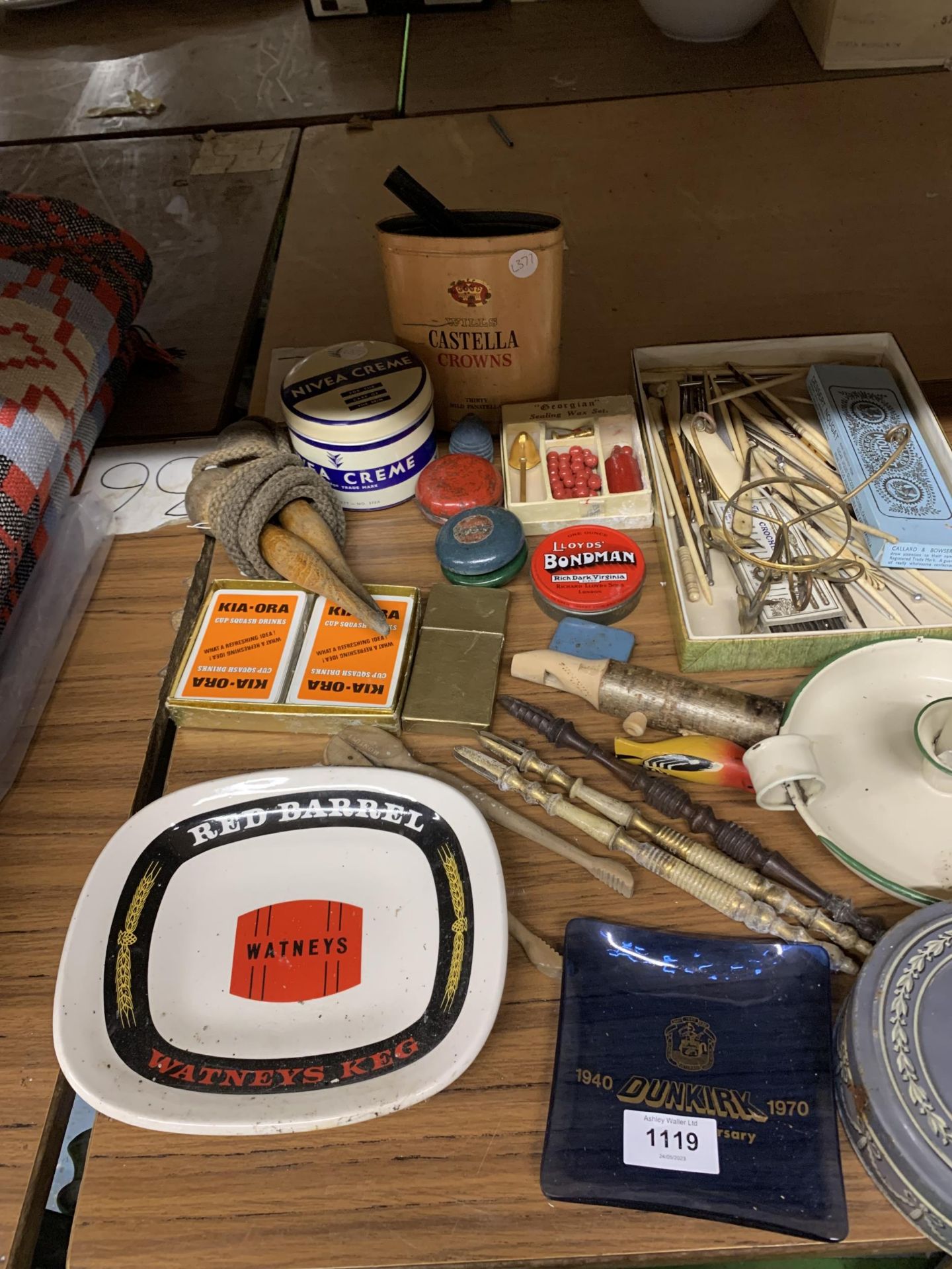 A MIXED LOT OF VINTAGE ITEMS, ENAMEL CHAMBER STICK, NIVEA CERAMIC LIDDED POT AND VARIOUS ADVERTISING - Image 2 of 6