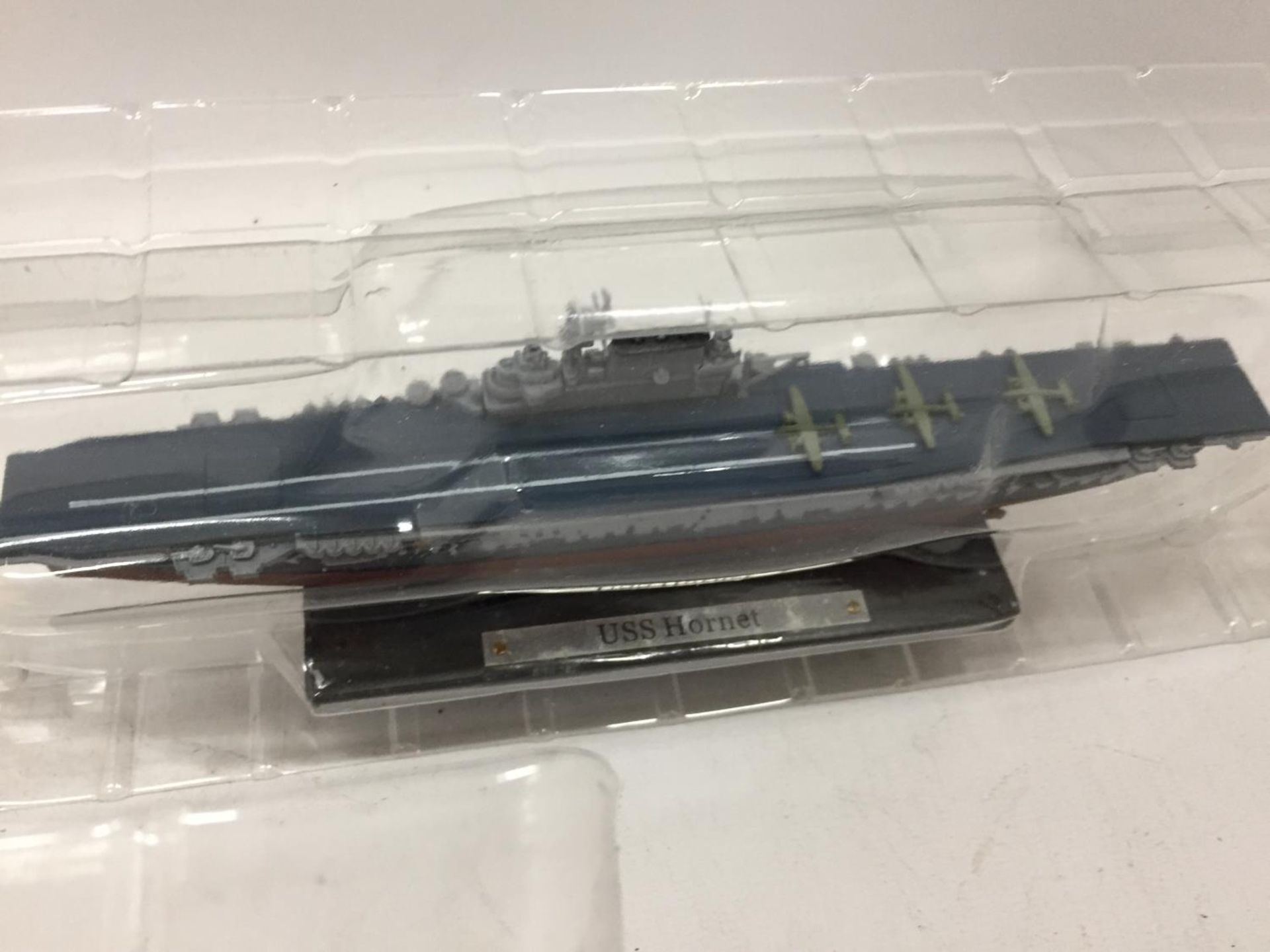 TWO DEAGOSTINI MODELS OF SHIPS - USS ARIZONA AND USS HORNET - Image 4 of 4