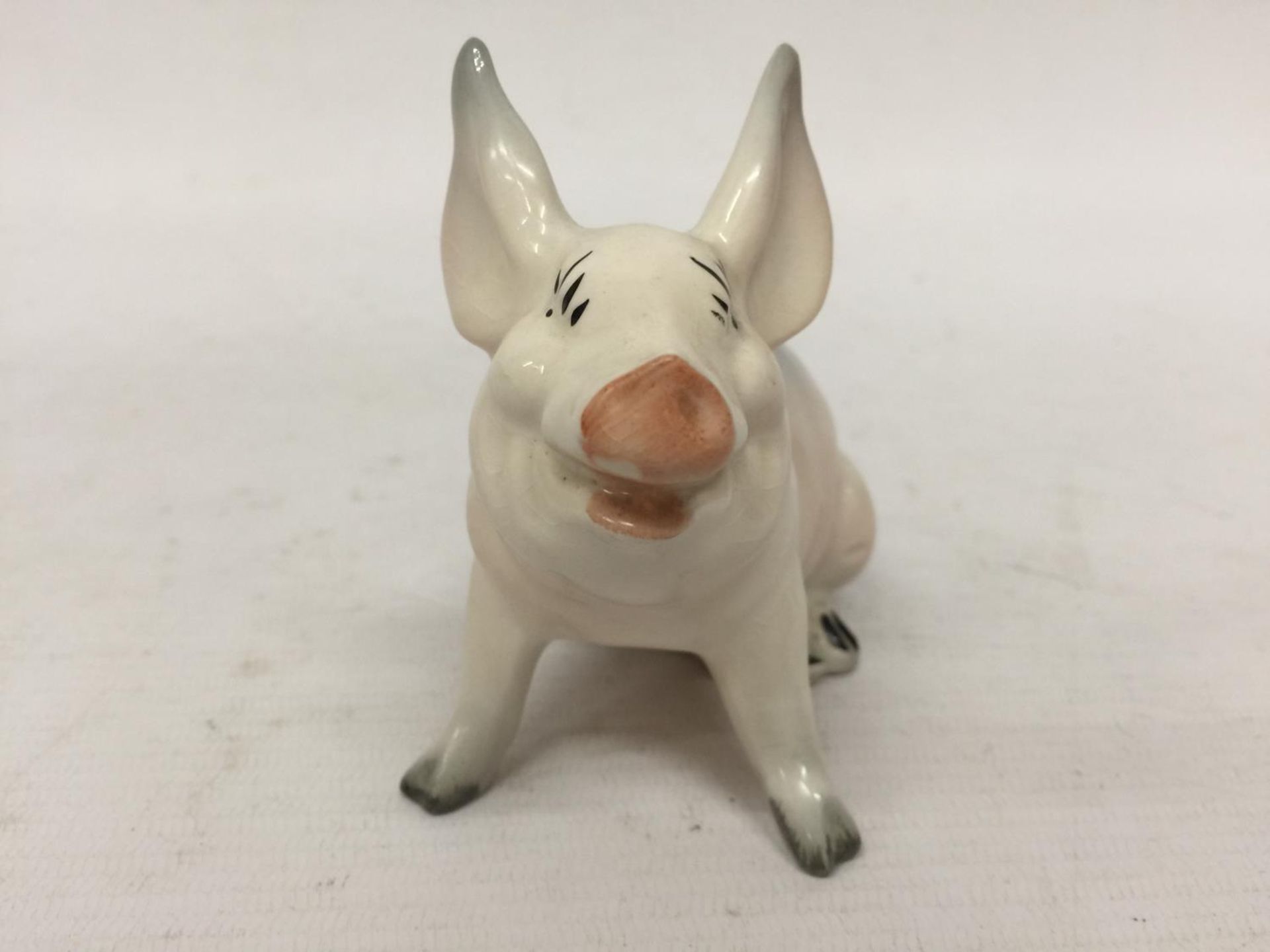 A VINTAGE 1950'S BESWICK SEATED PIG - Image 2 of 5