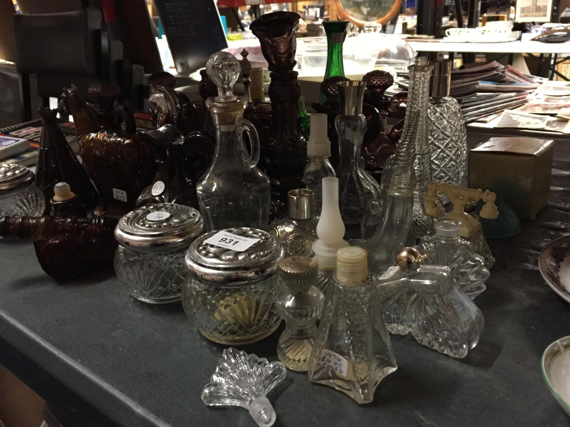 A LARGE QUANTITY OF VINTAGE PERFUME BOTTLES PLUS VASES, LIDDED POTS, TRINKETS, ETC - Image 4 of 5