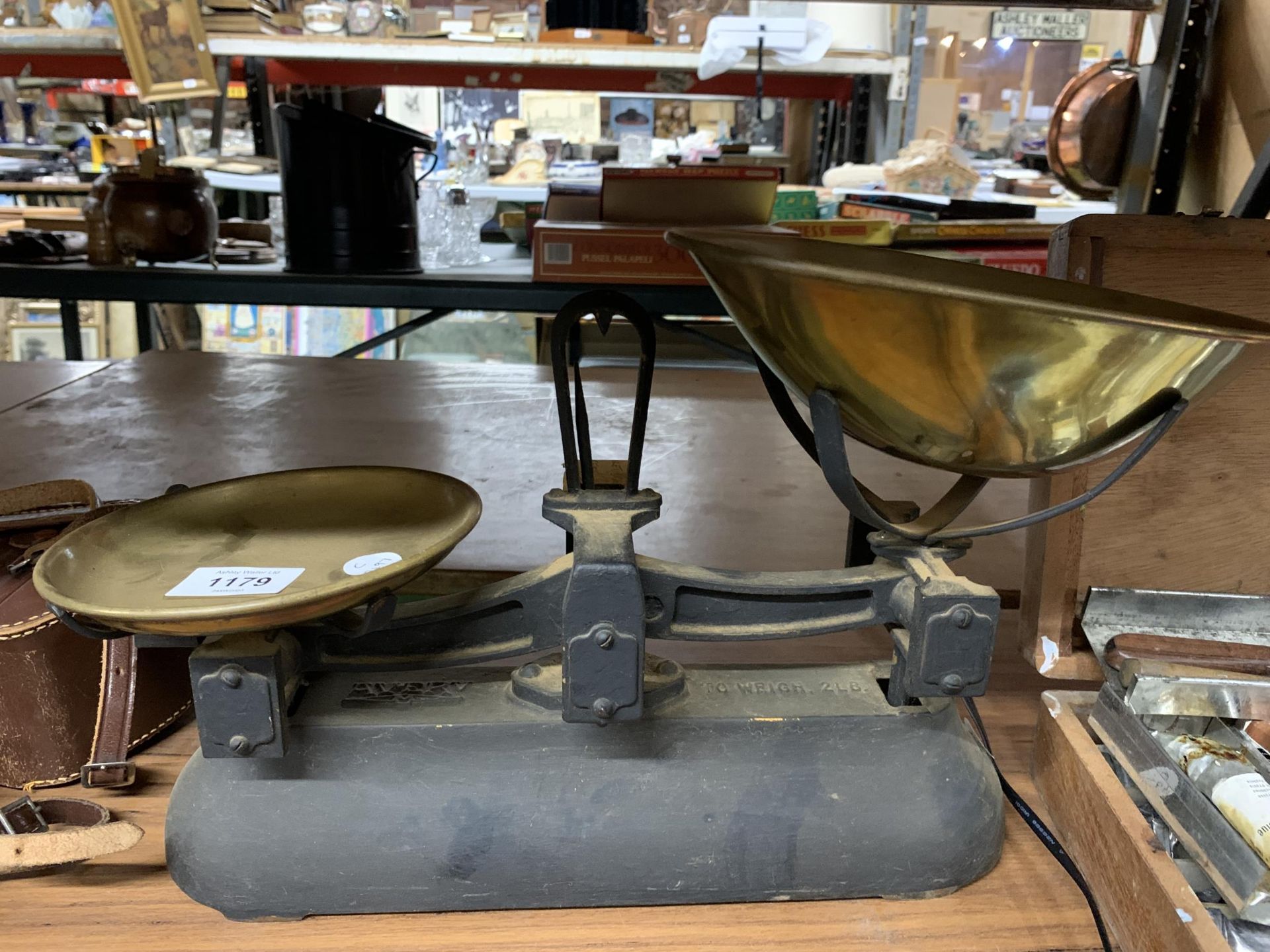 A VINTAGE AVERY SET OF WEIGHING SCALES