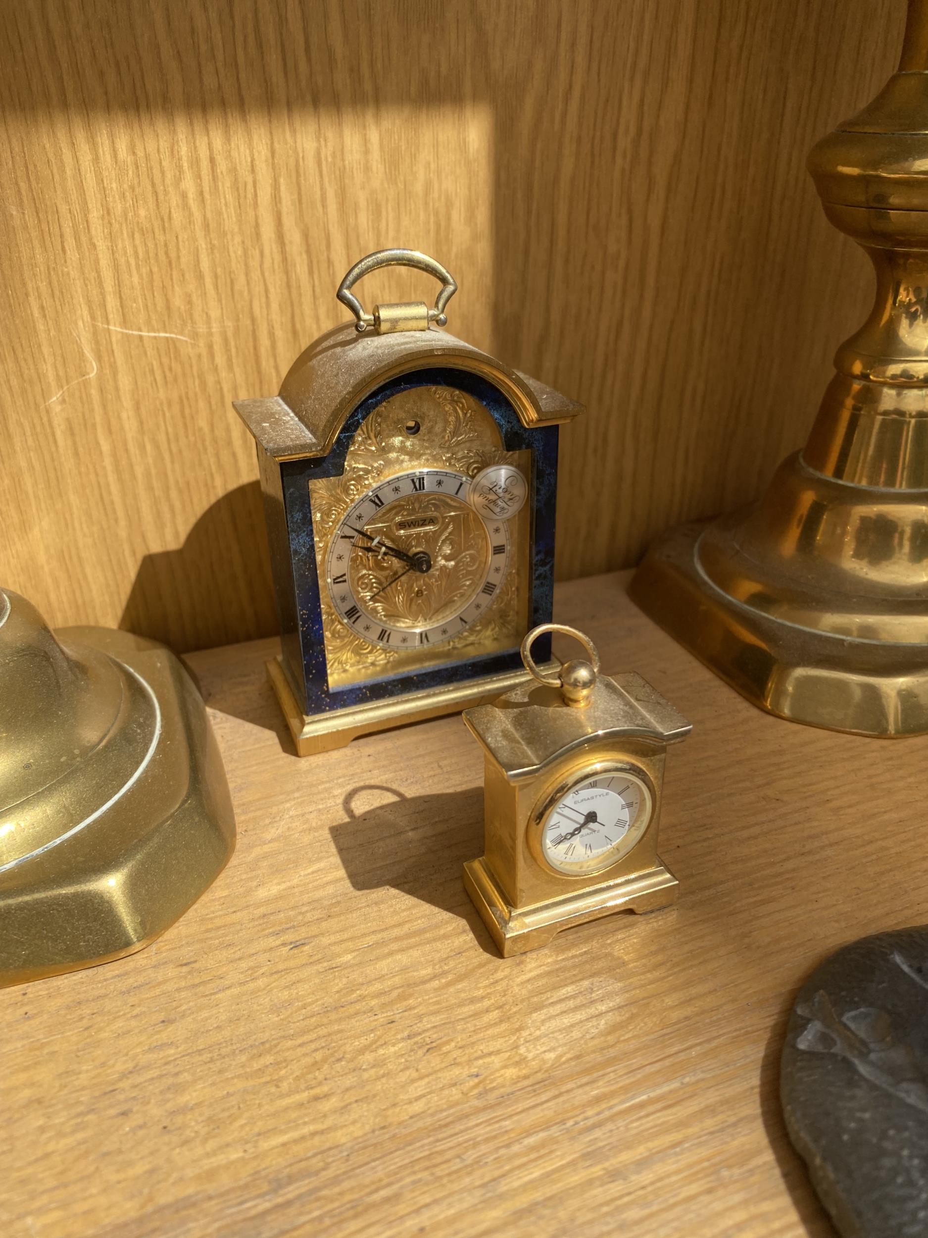 A MIXED GROUP OF ITEMS, PAIR OF BRASS CANDLESTICKS, SWIZA SWISS MANTLE CLOCK ETC - Image 2 of 6