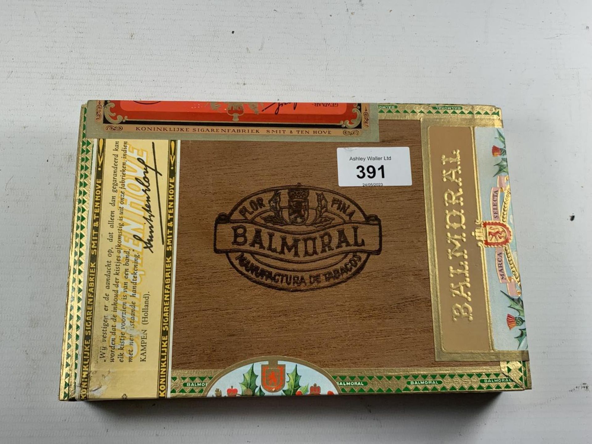 AN UNOPEND BOX OF BALMORAL MARISCALES CIGARS