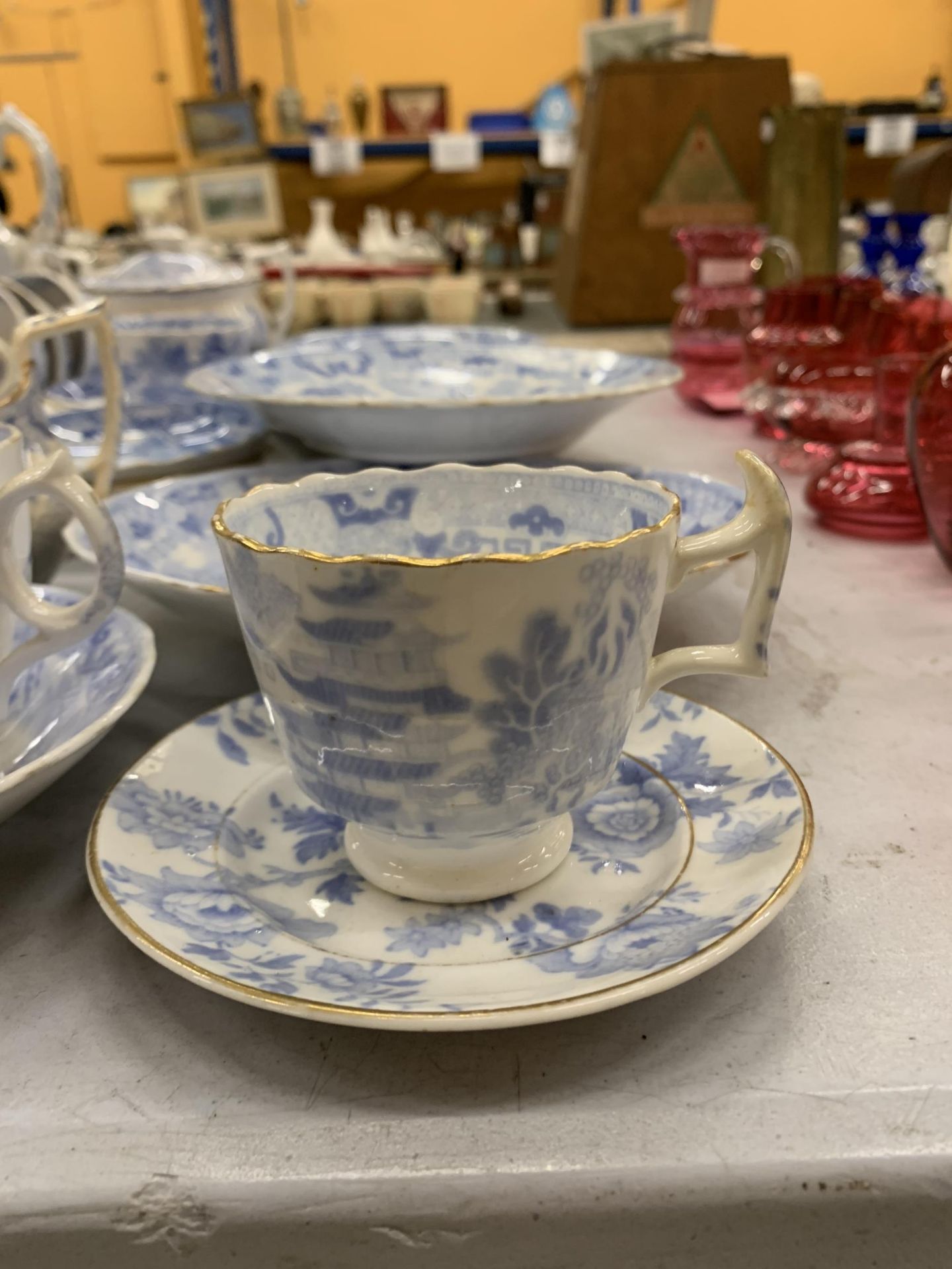 A LARGE COLLECTION OF 19TH CENTURY BLUE AND WHITE TEA WARES, TEAPOT, CUPS, SAUCERS ETC - Image 5 of 6