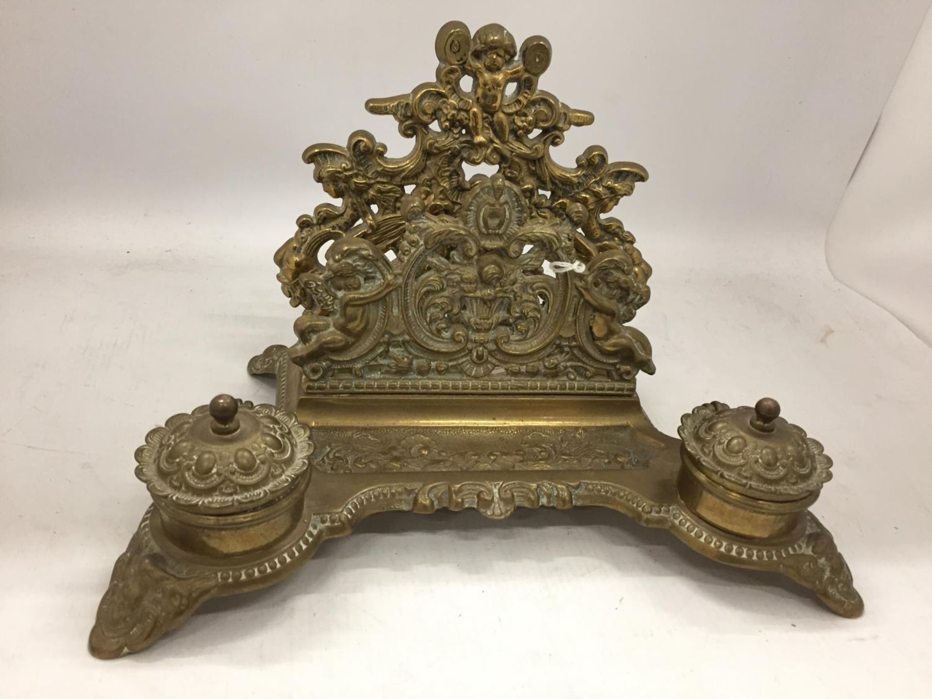 A VINTAGE BRASS DESK SET INCLUDING INKWELLS AND A LETTER RACK