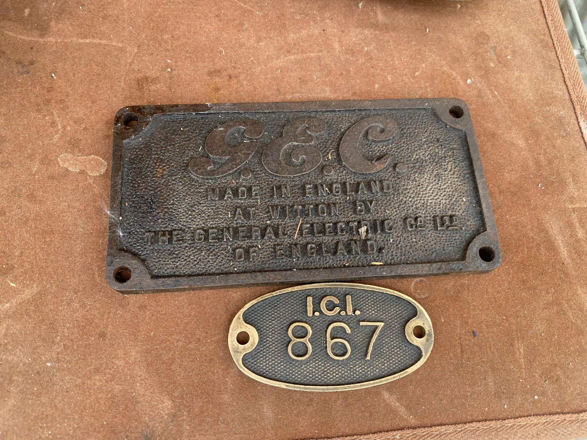 TWO VINTAGE METAL PLAQUES TO INCLUDE ONE BEARING THE INITIALS 'G.E.C'