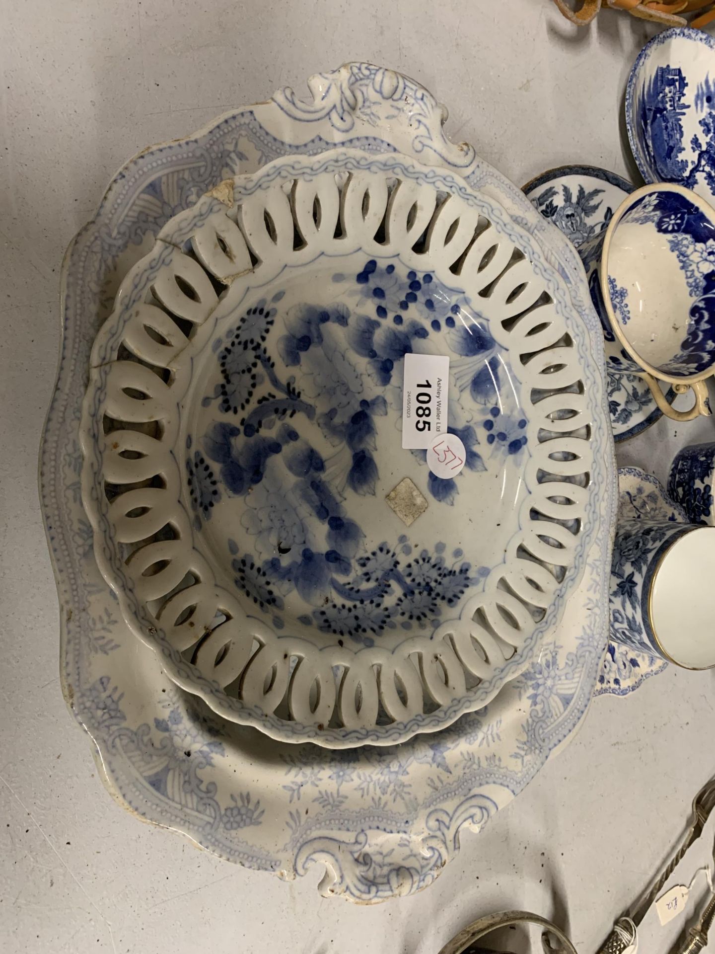 A COLLECTION OF 19TH CENTURY AND LATER BLUE AND WHITE CHINA, SPODE ETC - Image 3 of 5