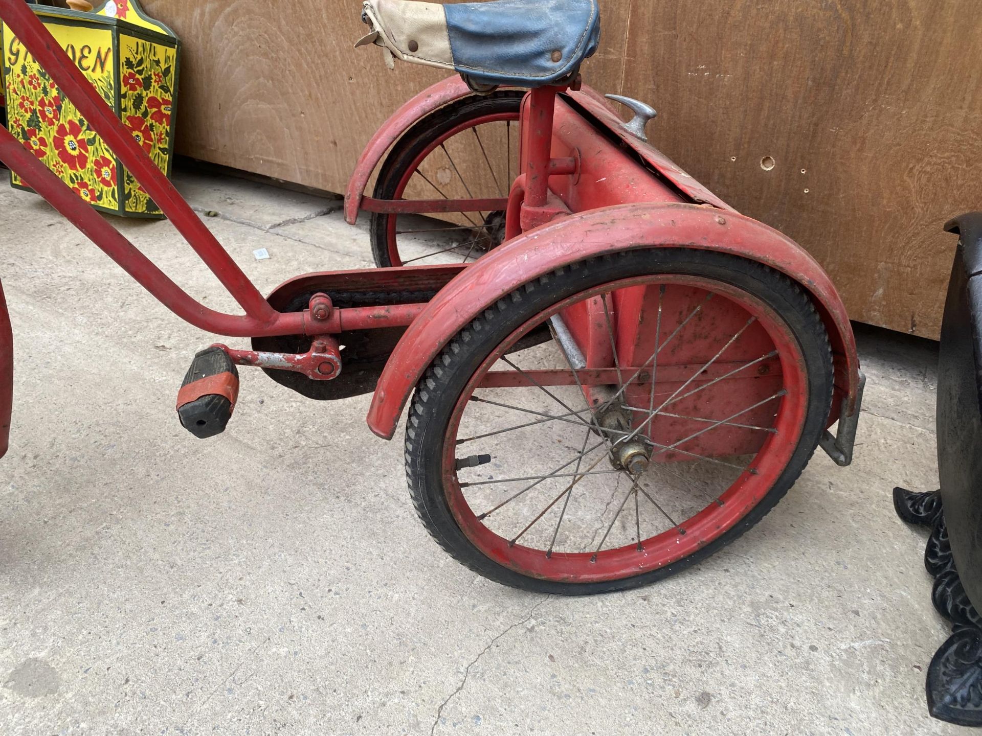 A VINTAGE 1950'S GRESHAM FLYER TRICYCLE - Image 2 of 4