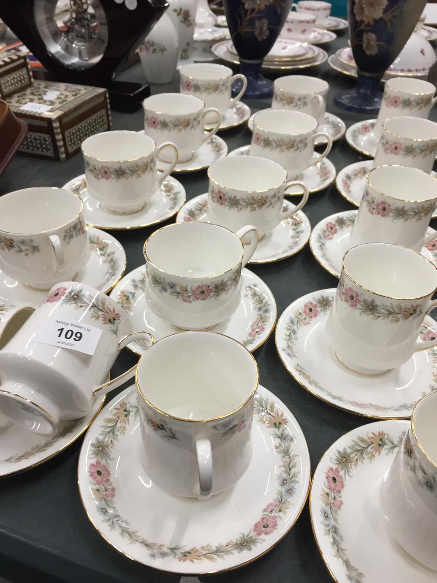 A LARGE QUANTITY OF ROYAL ALBERT 'BELINDA' CUPS AND SAUCERS - Image 2 of 3