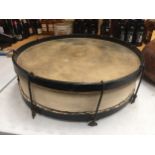 A VINTAGE SNAKESKIN TOP MILITARY DRUM, LENGTH 62CM