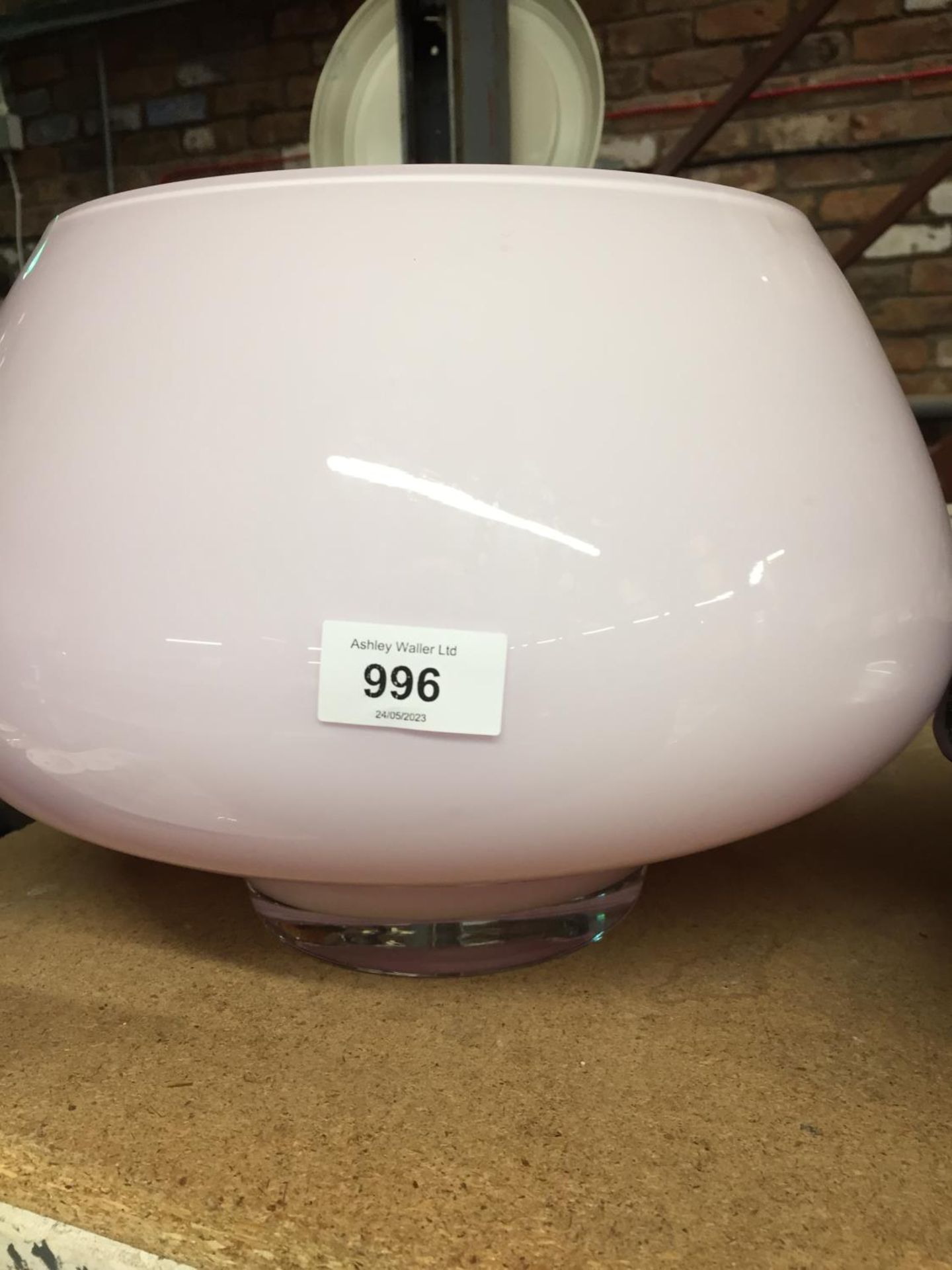 A LARGE PINK GLASS BOWL PLUS A LARGE BLACK AND SILVER BOWL - Image 2 of 4
