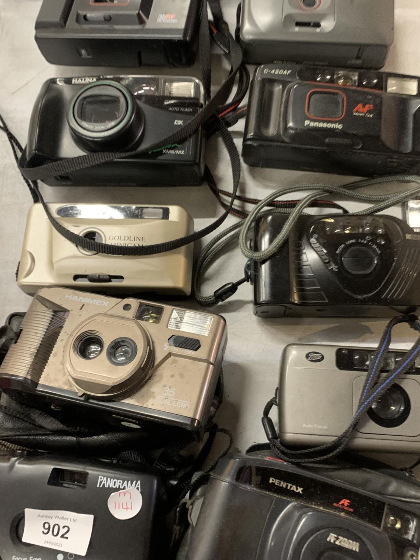 A COLLECTION OF VINTAGE CAMERAS TO INCLUDE PRAKTICA SPORT, PENTAX AF ZOOM, HANIMEX 35 DUAL LENS, - Image 3 of 4