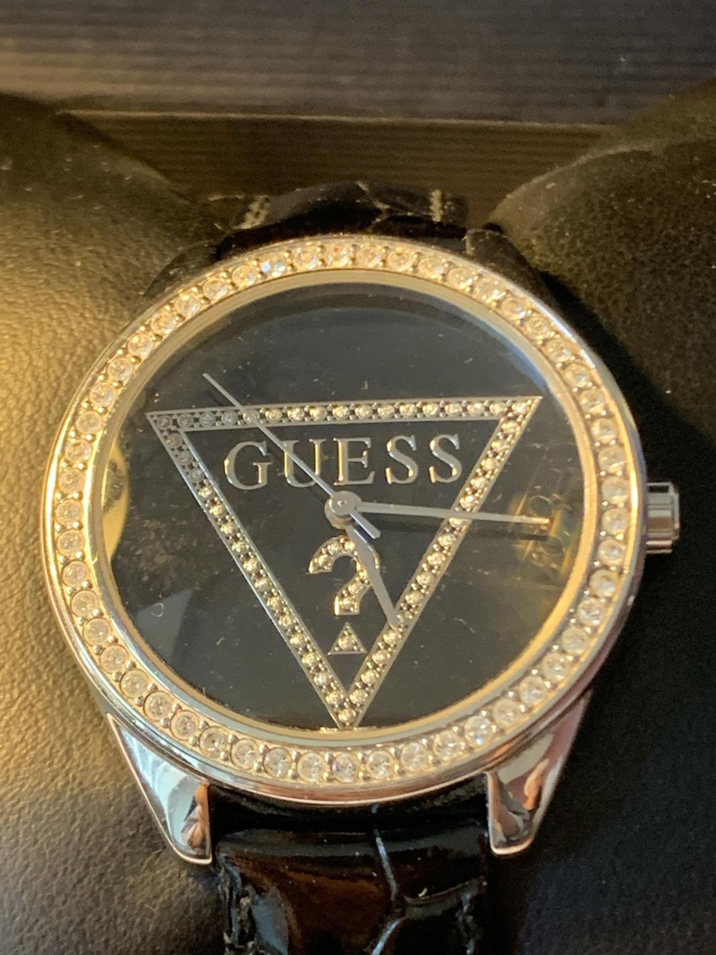 A GUESS WRISTWATCH IN A PRESENTATION BOX SEEN WORKING BUT NO WARRANTY - Image 2 of 2