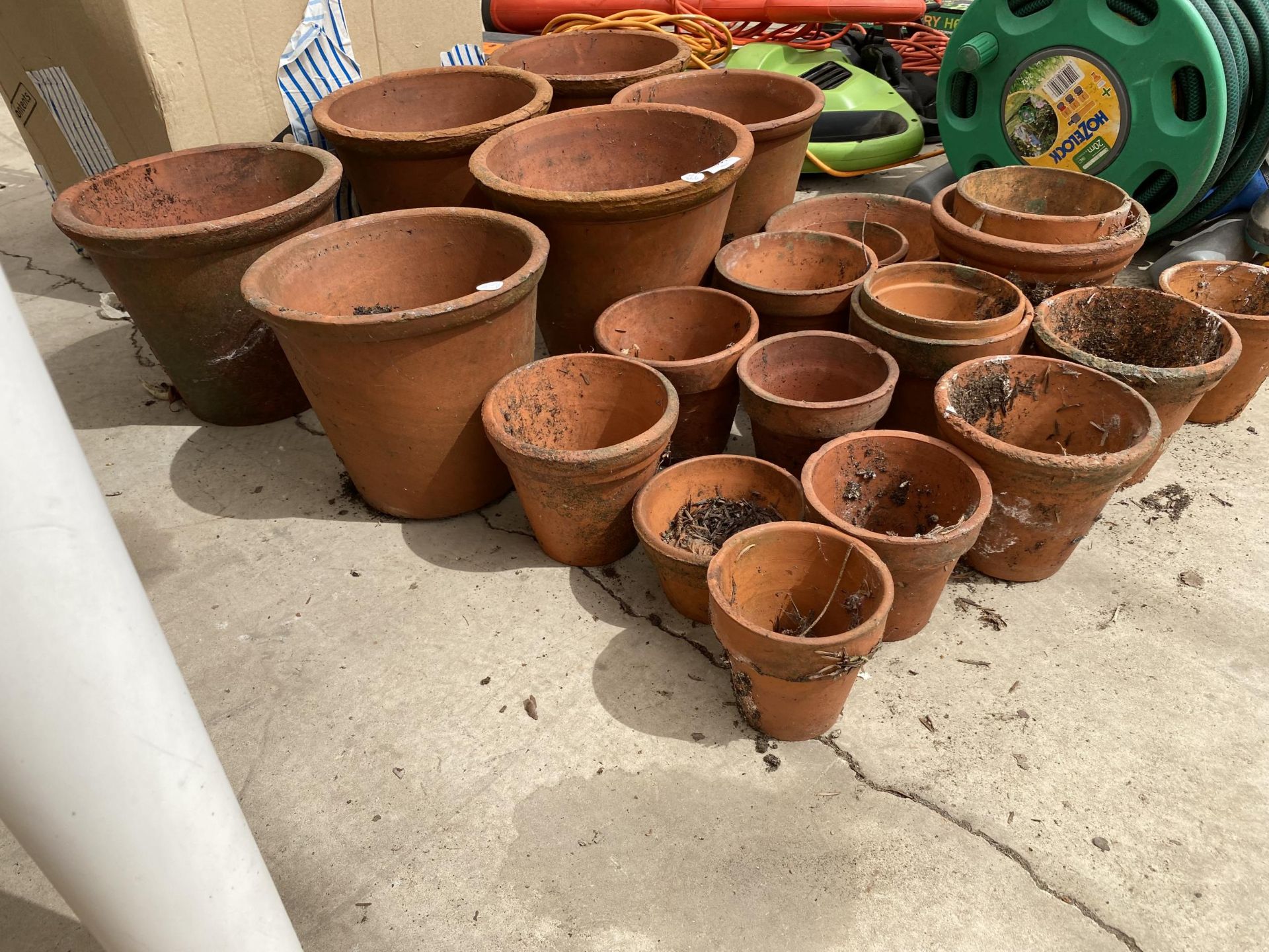 A COLLECTION OF ASSORTED TERRACOTTA GARDEN PLANTERS - Image 2 of 2