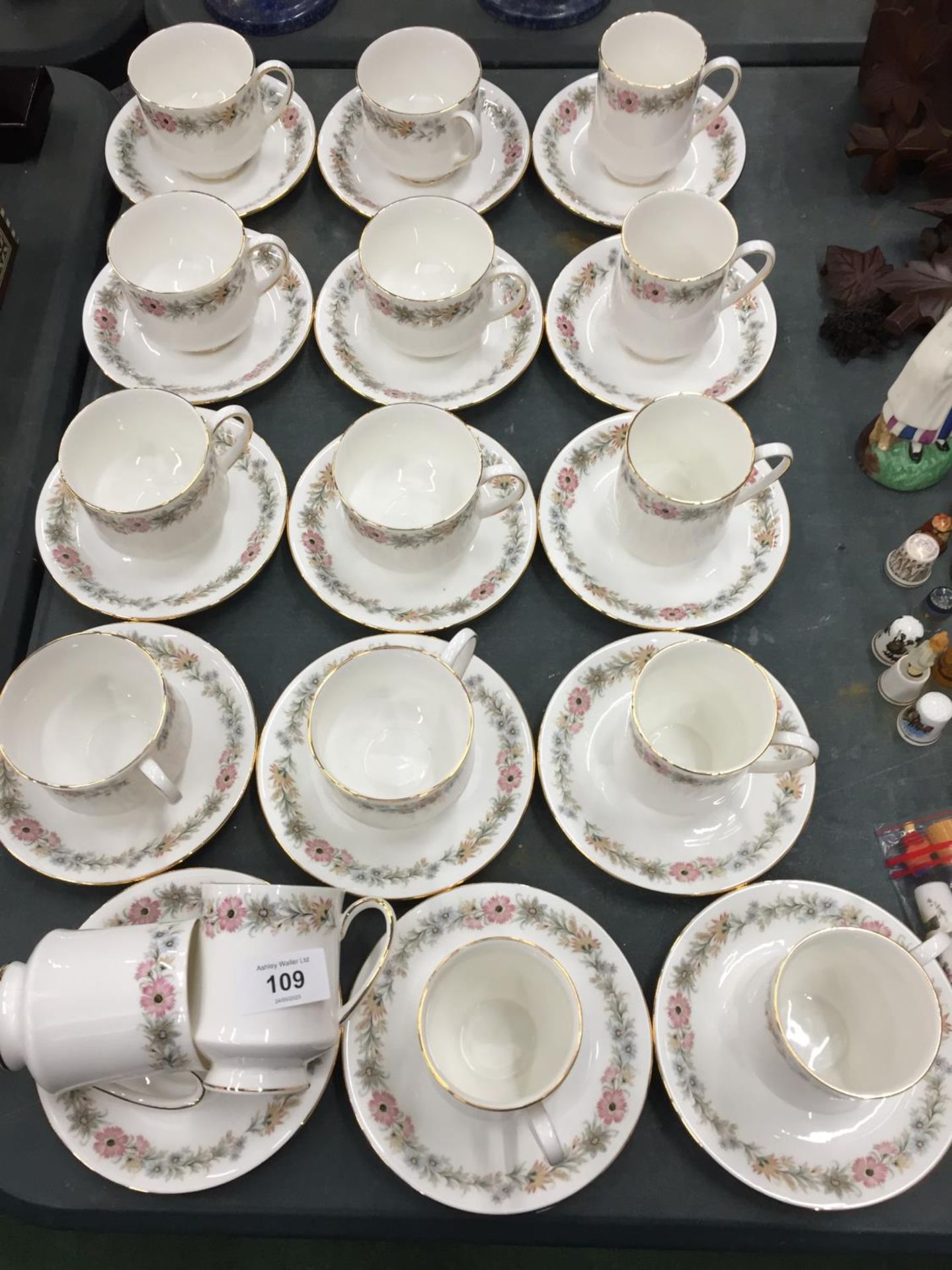 A LARGE QUANTITY OF ROYAL ALBERT 'BELINDA' CUPS AND SAUCERS