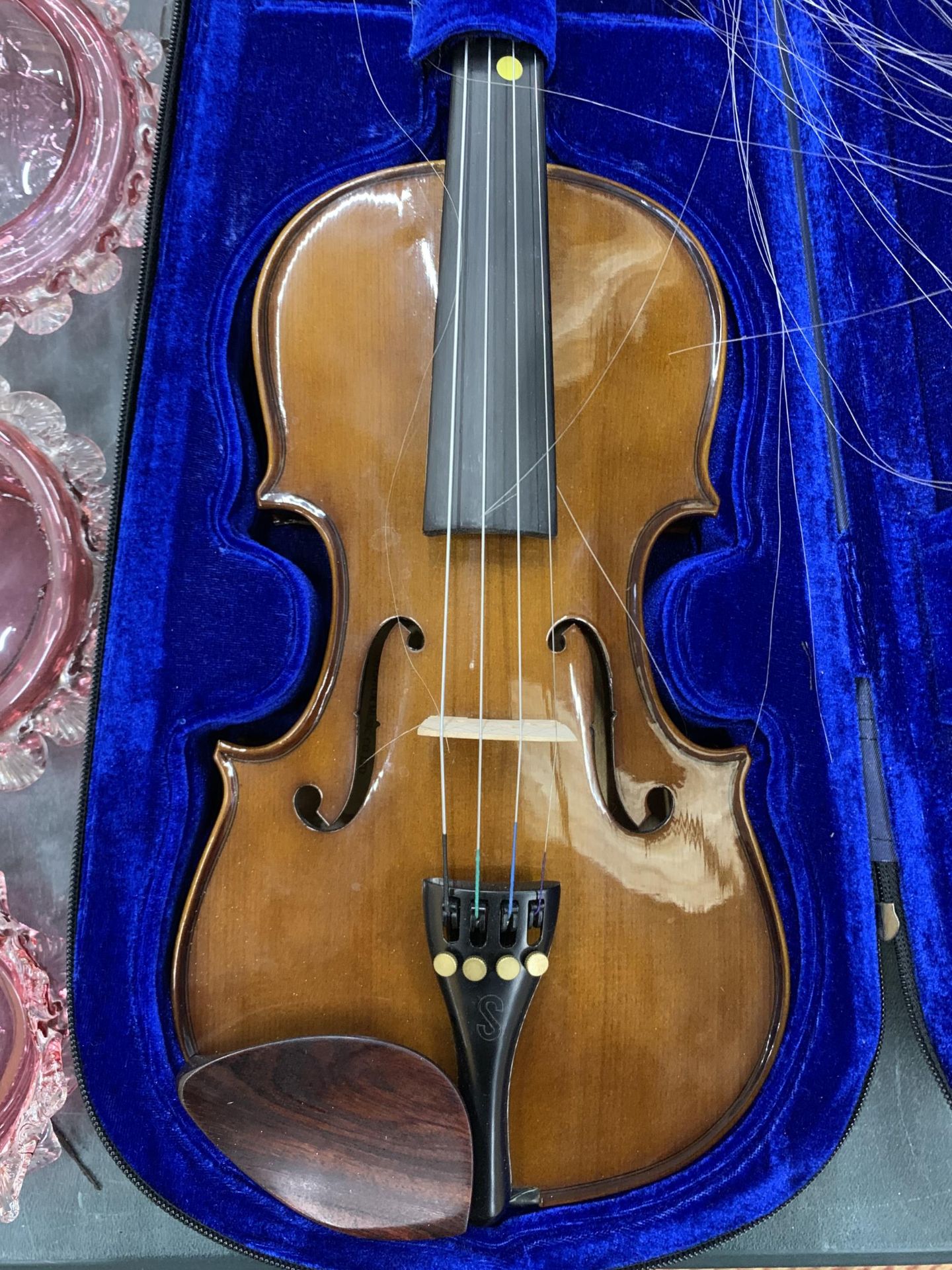 A CASED ALAN GREGORY VIOLIN WITH BOW 3/4 SIZE - Image 3 of 5