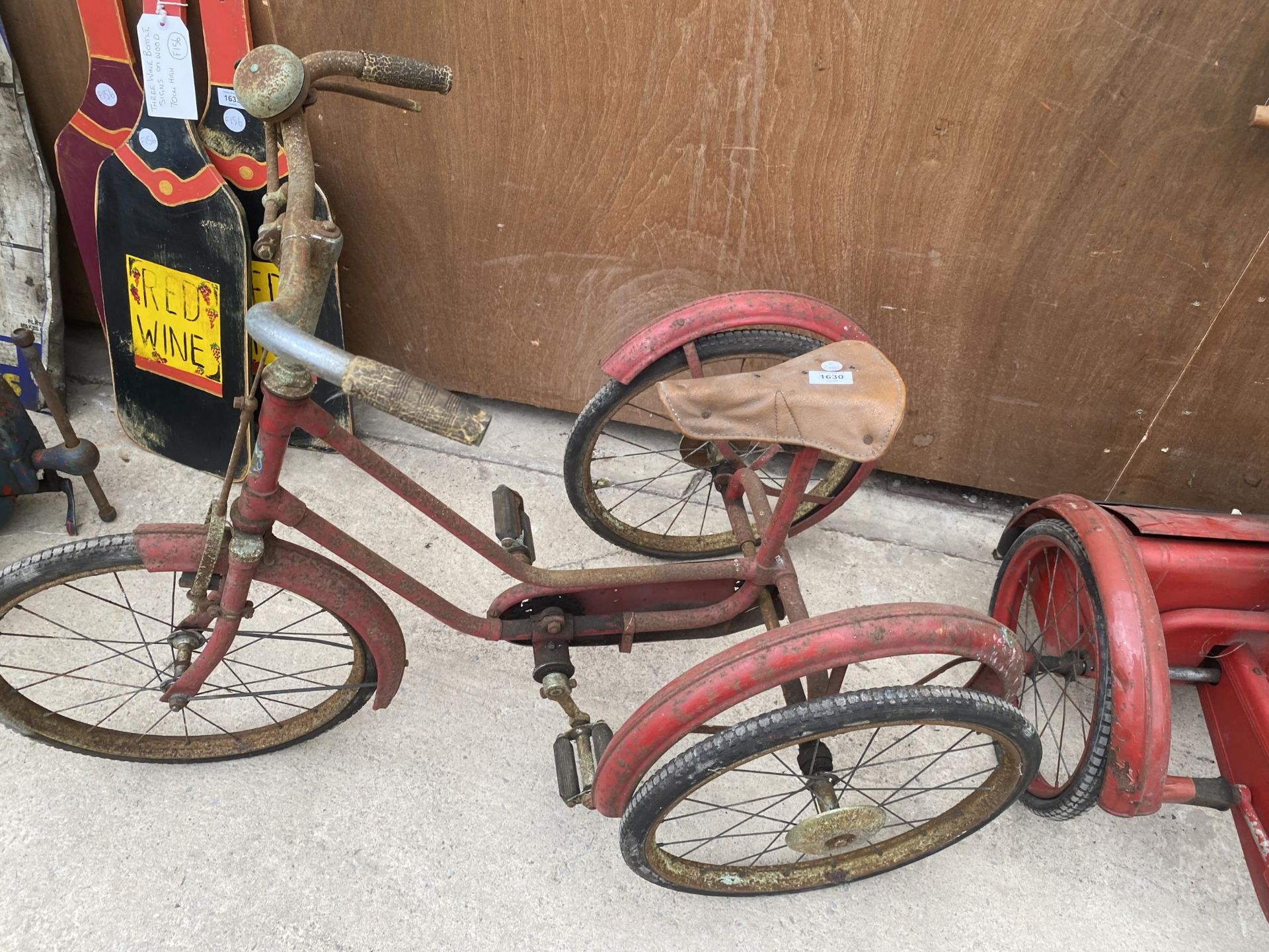 A VINTAGE 1950'S TRICYCLE