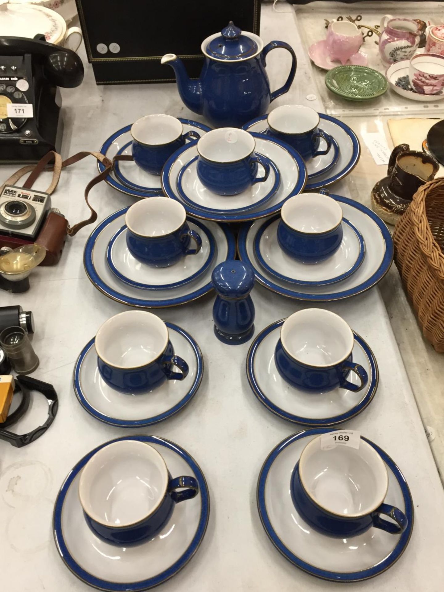 A BLUE DENBY TEASET TO INCLUDE A TEAPOT, BOWLS, CUPS, SAUCERS, ETC - 25 PIECES IN TOTAL