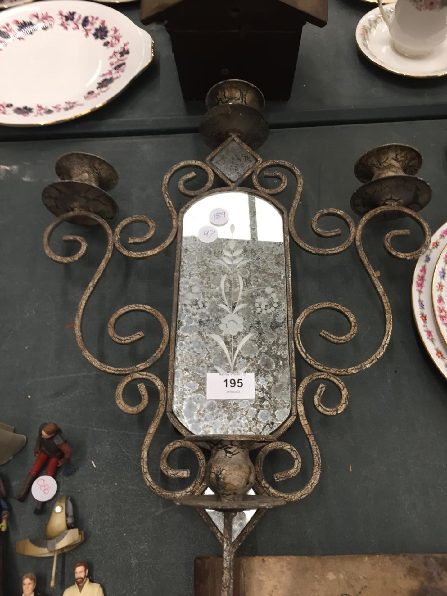 A VINTAGE STYLE CANDLE SCONCE WITH MIRROR - Image 3 of 3