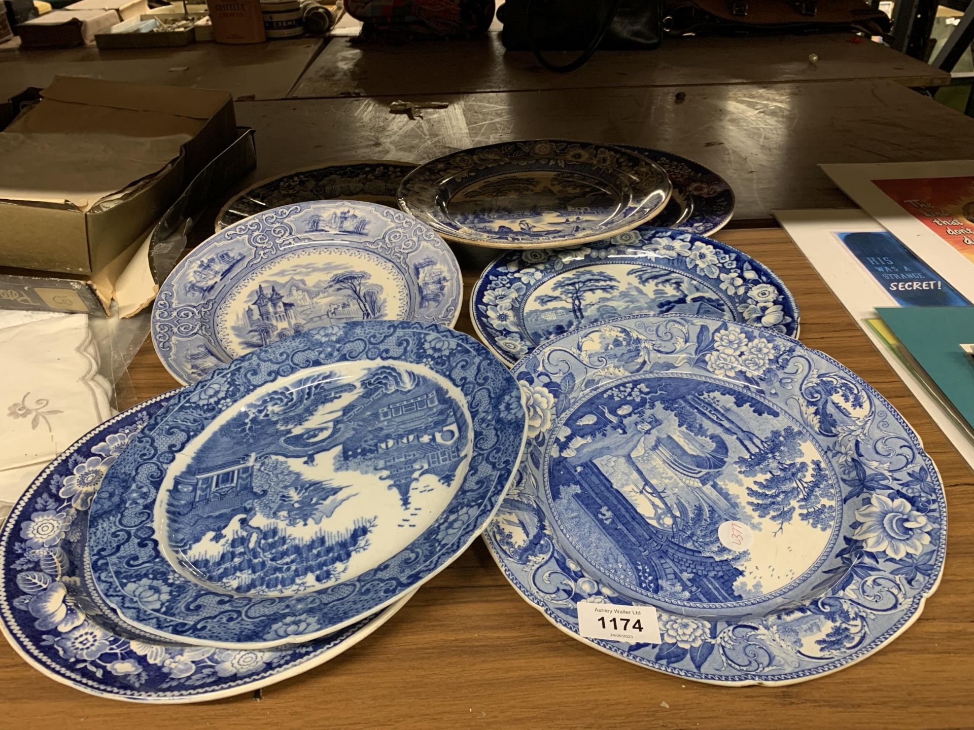A GROUP OF 19TH CENTURY BLUE AND WHITE PLATES