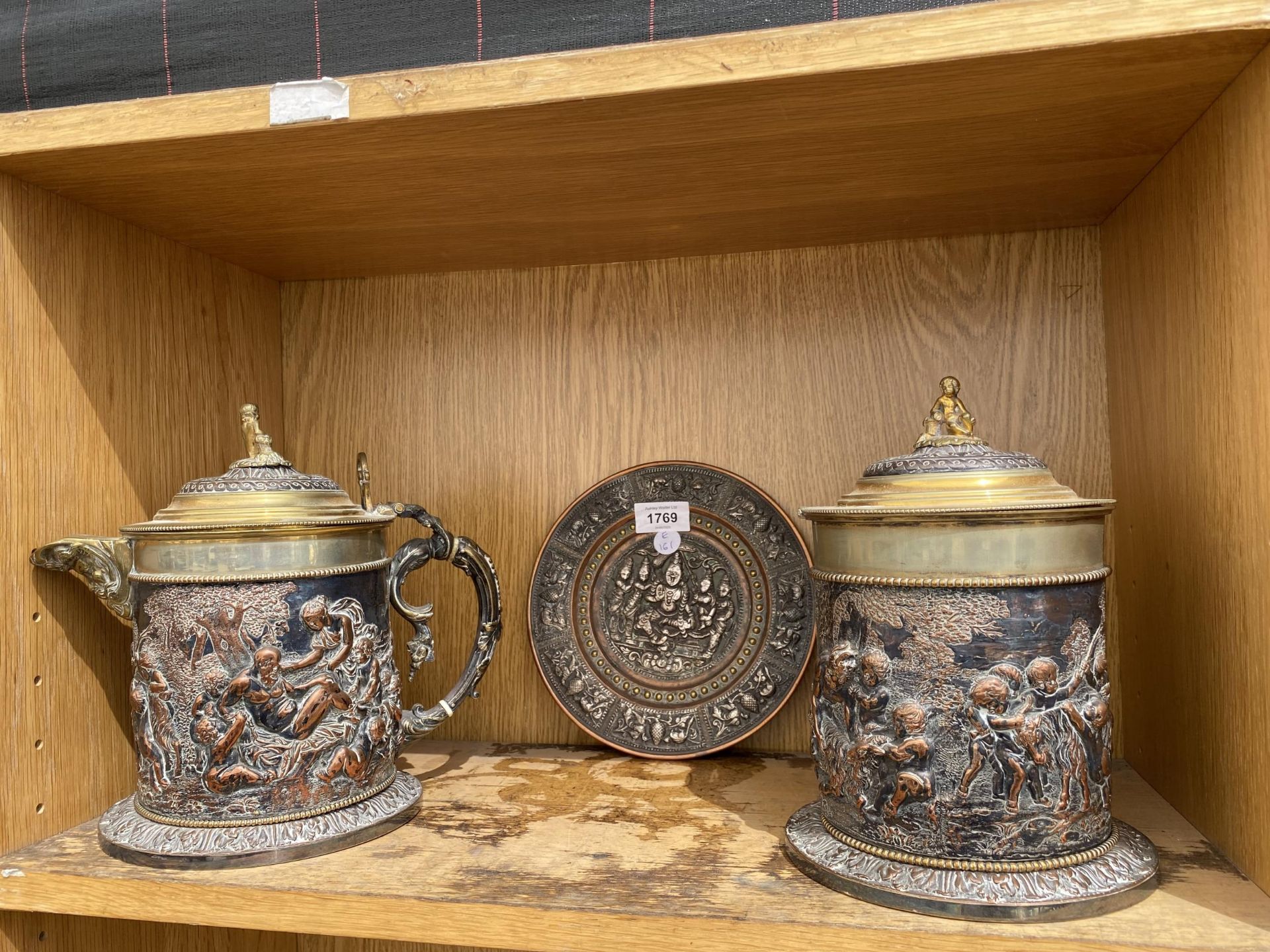 A GROUP OF THREE VINTAGE BI-METAL ITEMS - BRASS AND COPPER JUG WITH MATCHING LIDDED BARREL AND