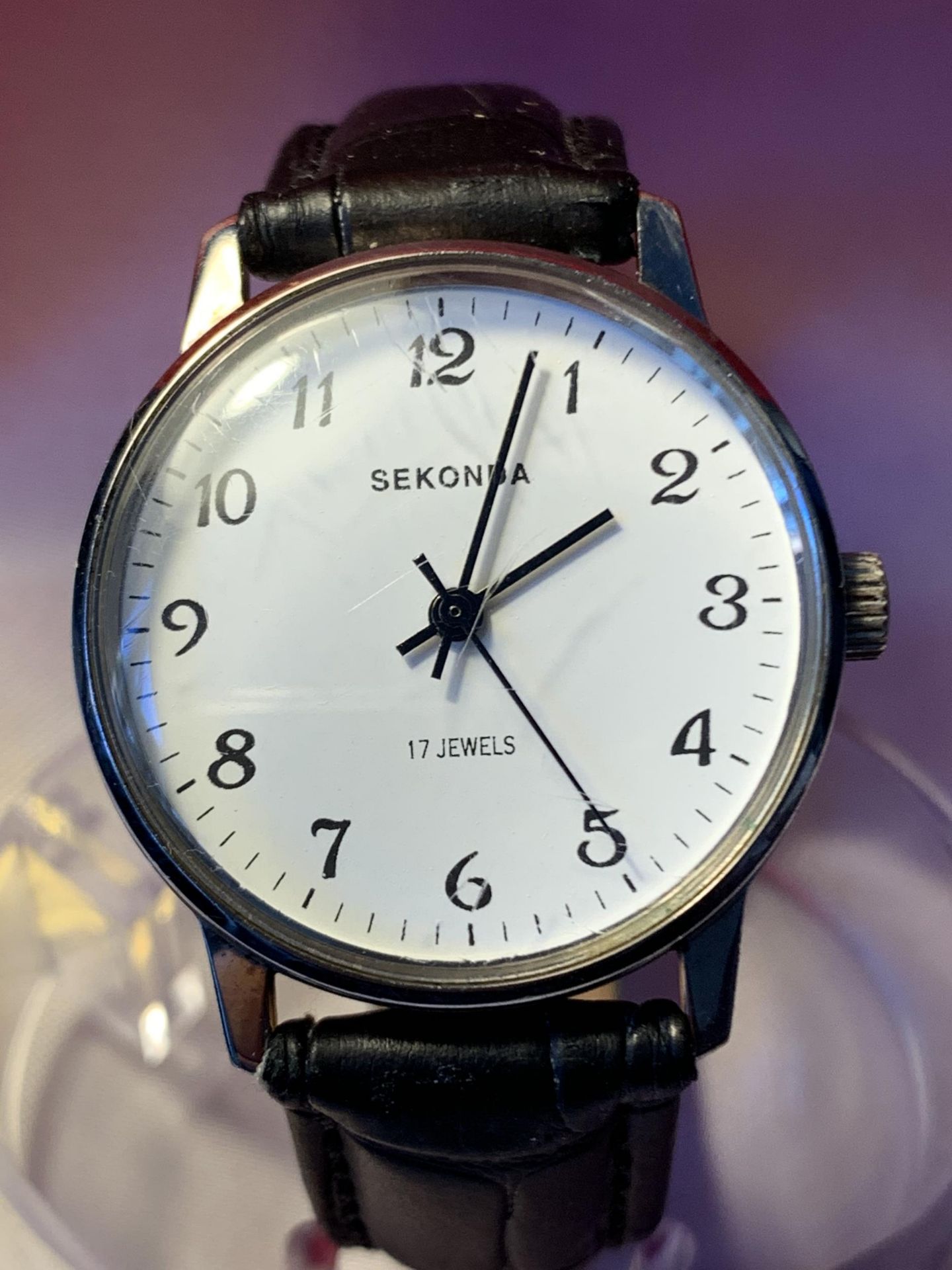 A GENTS SEKONDA WRIST WATCH IN A PRESENTATION BOX SEEN WORKING BUT NO WARRANTY - Image 2 of 3