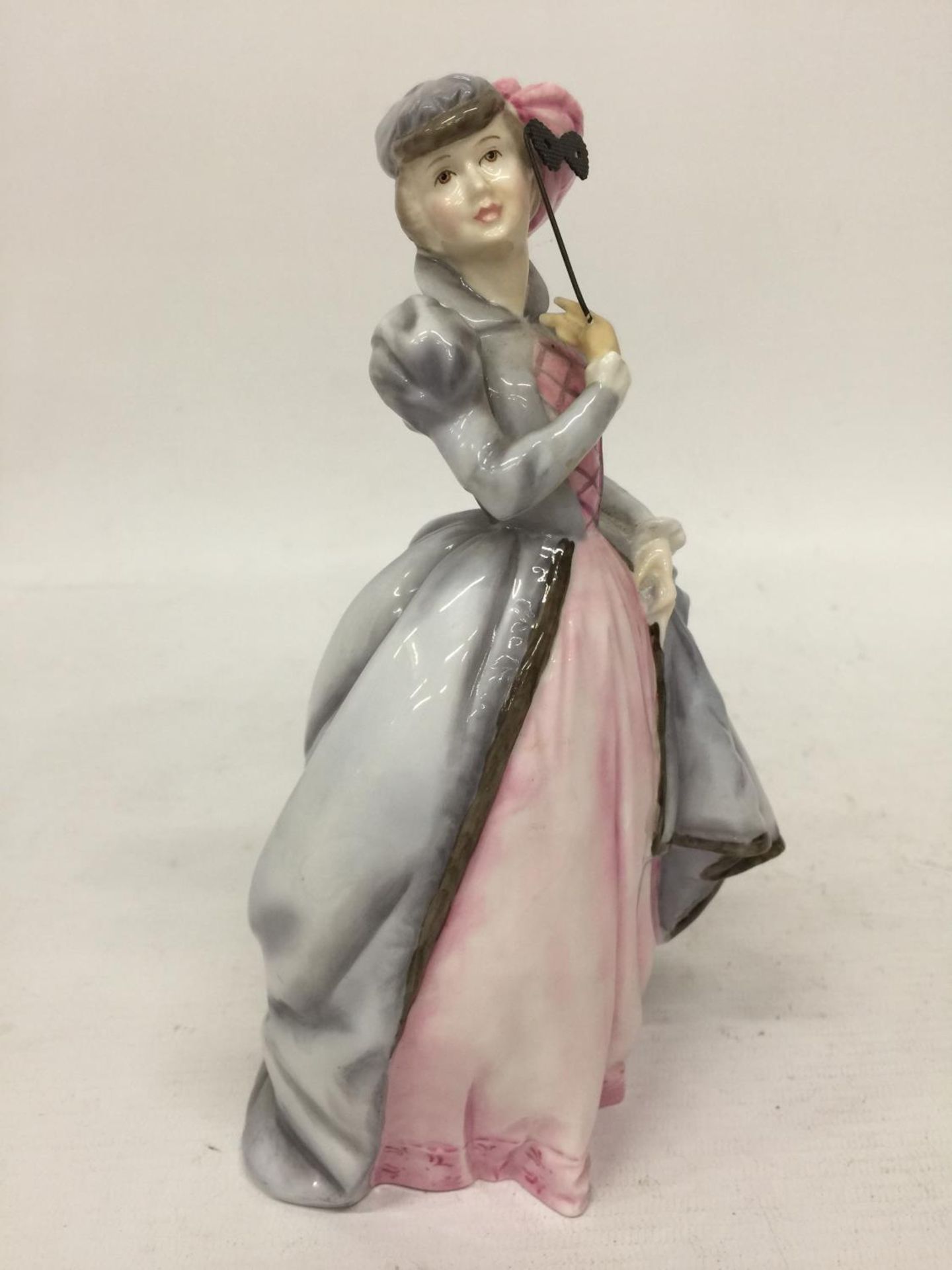 A ROYAL WORCESTER FIGURINE "MASQUERADE" - 20.5 CM - Image 2 of 6